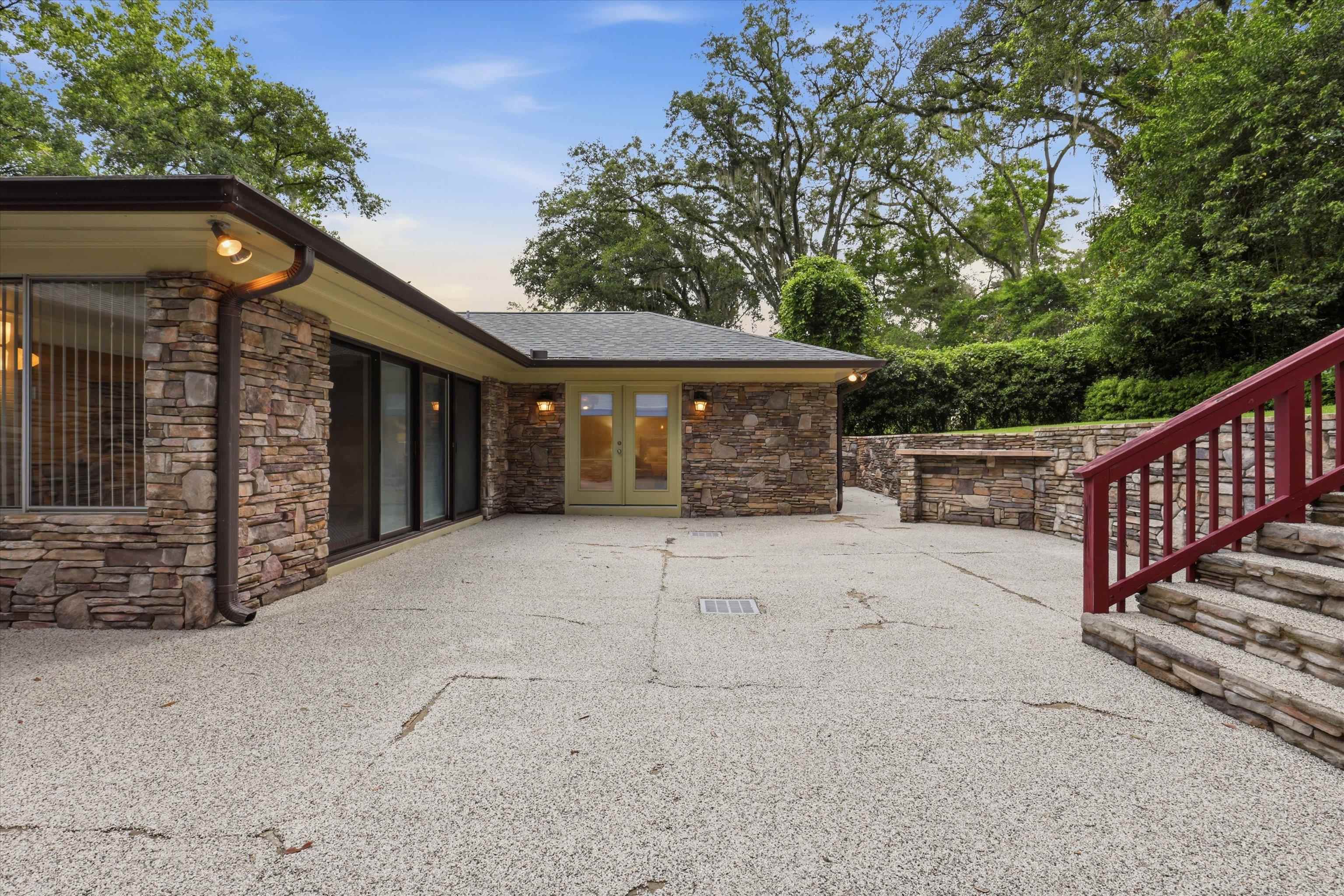 2220 Armistead Road