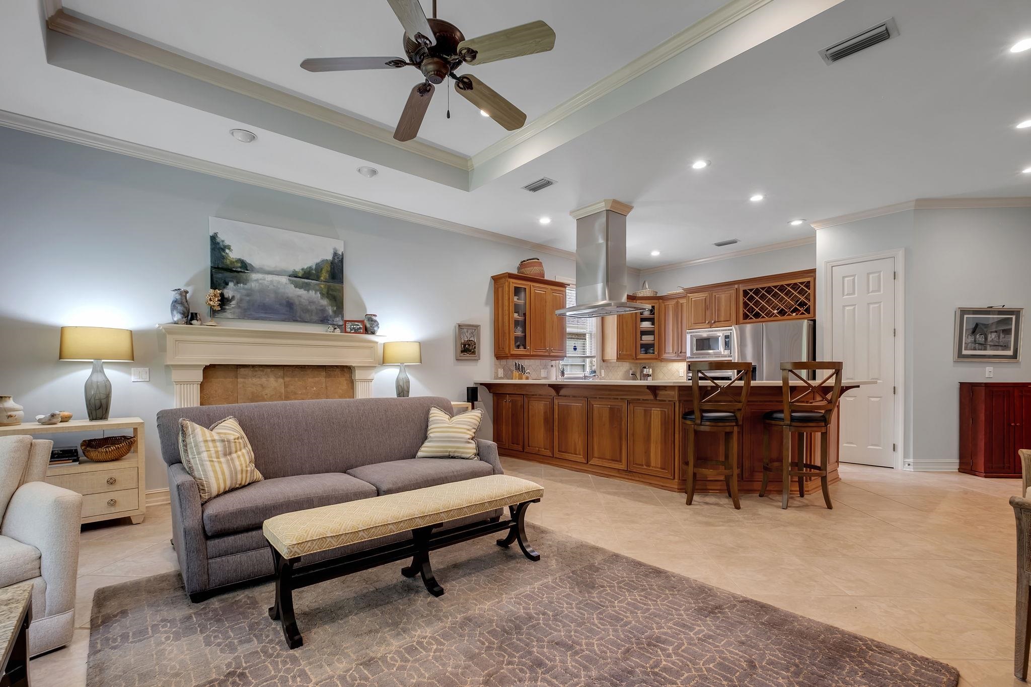 3129 Rue Royale