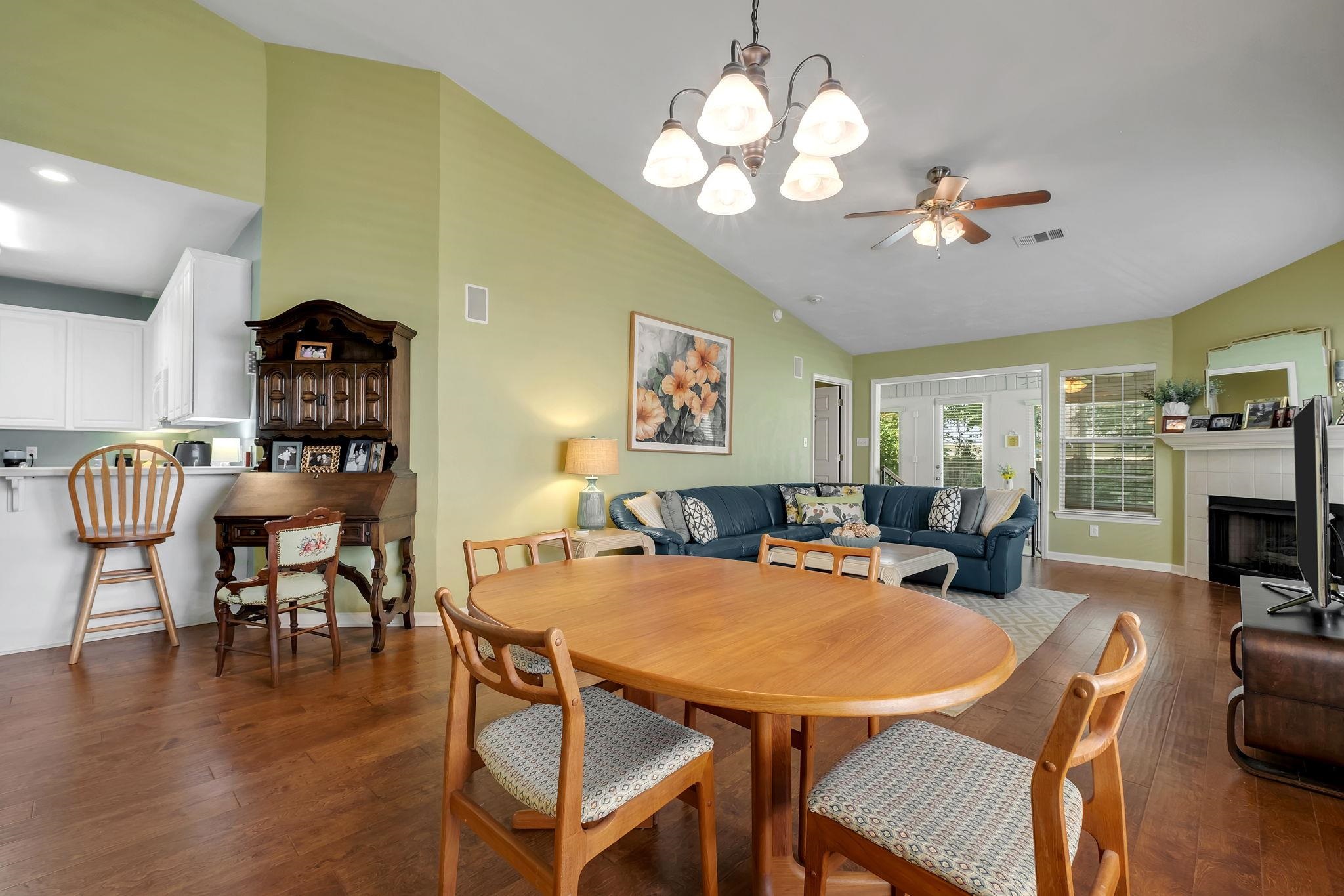 1348 MOSSWOOD CHASE