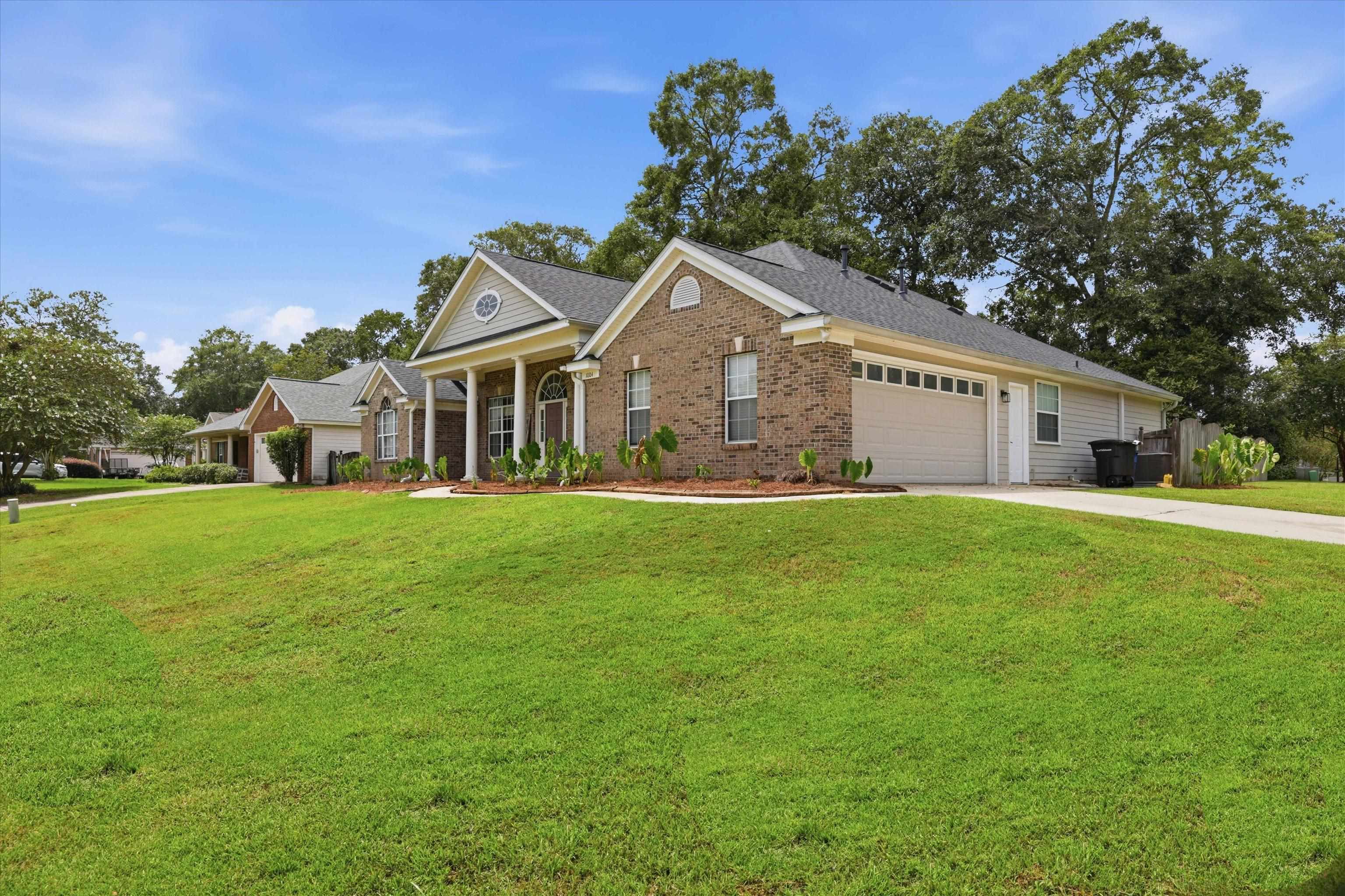 1004 Huron Trail
