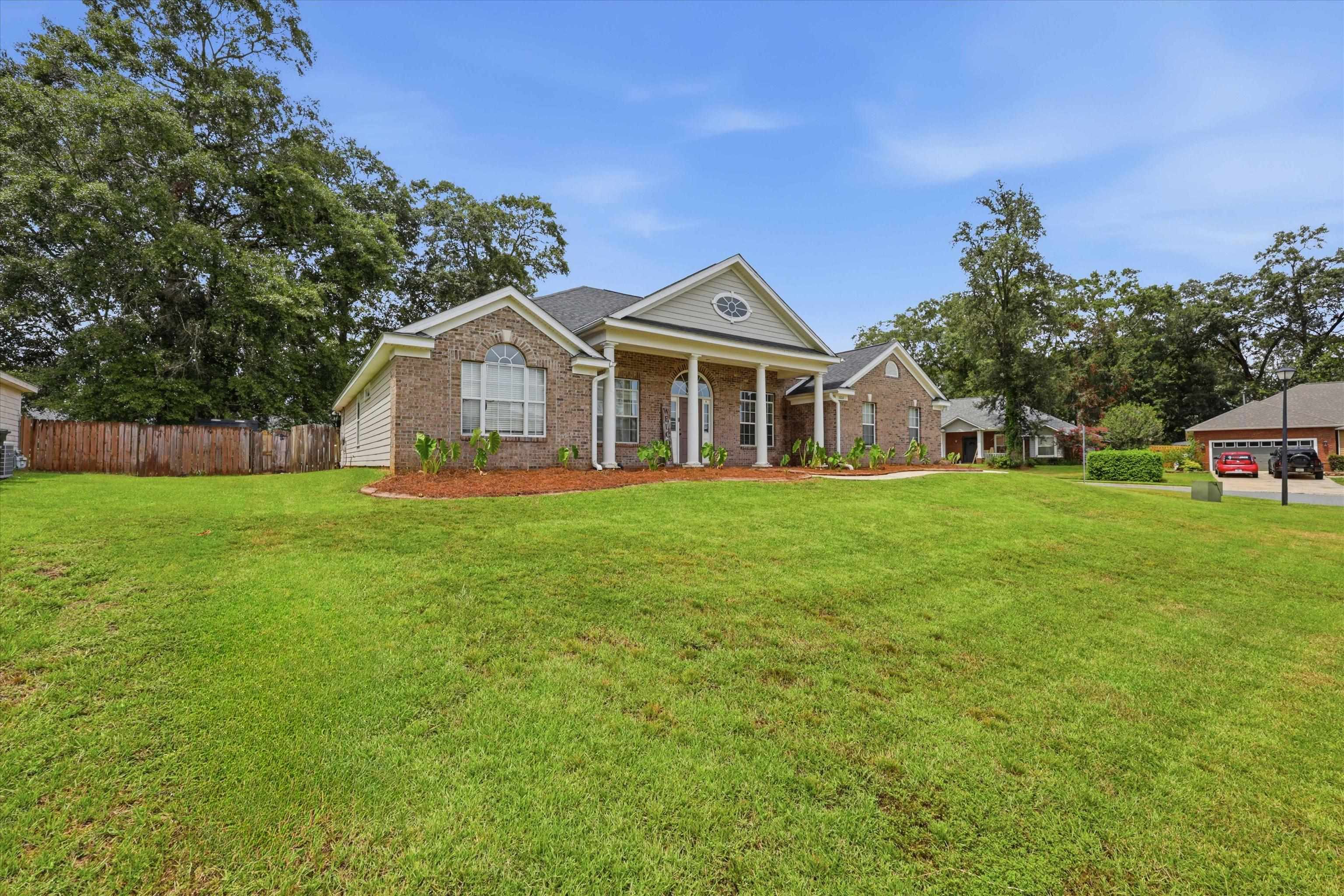 1004 Huron Trail