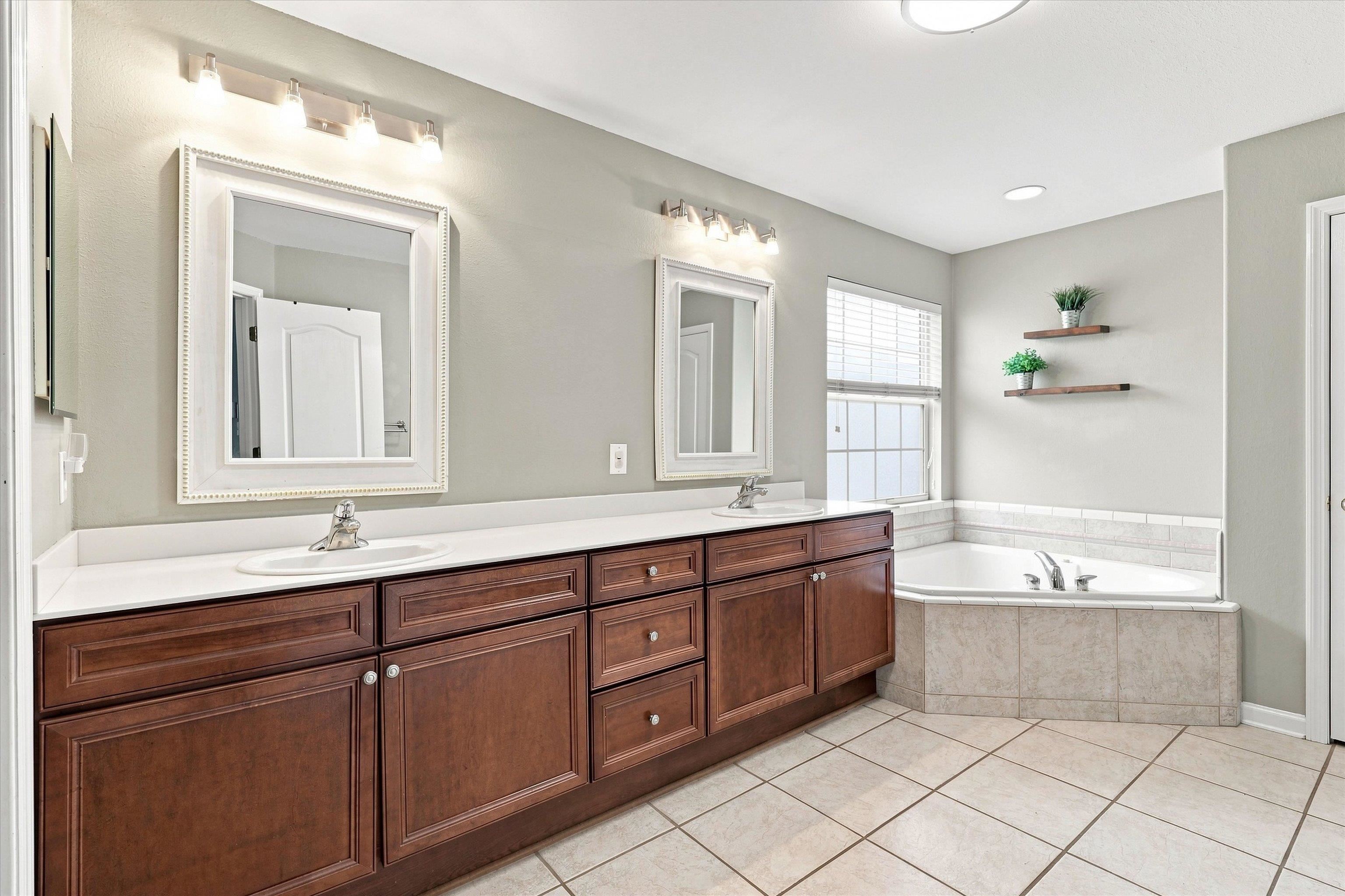 1004 Huron Trail