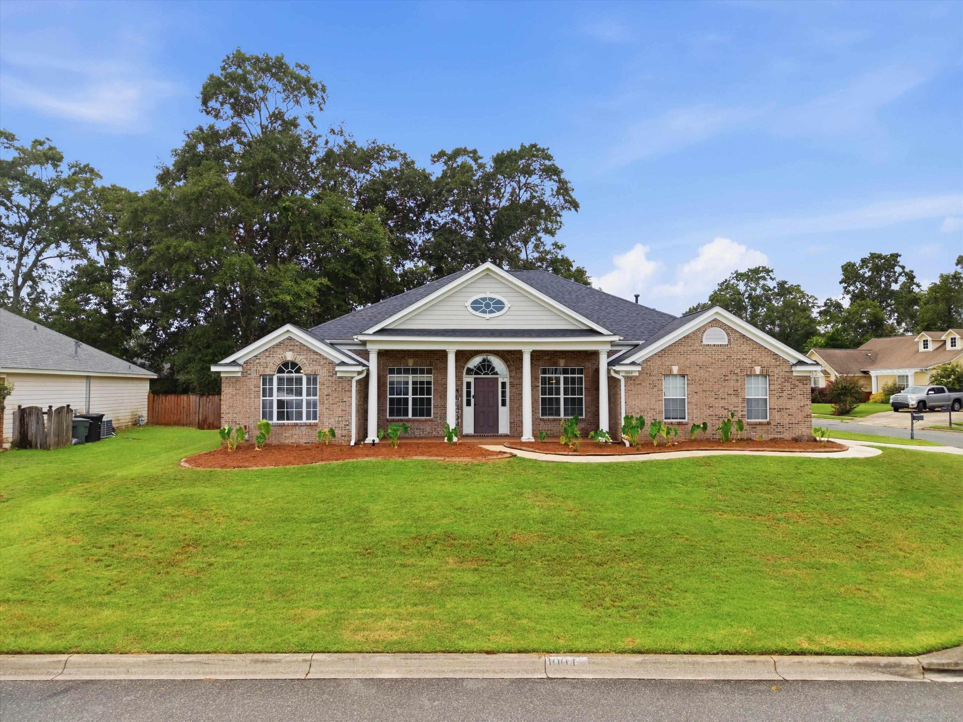 1004 Huron Trail