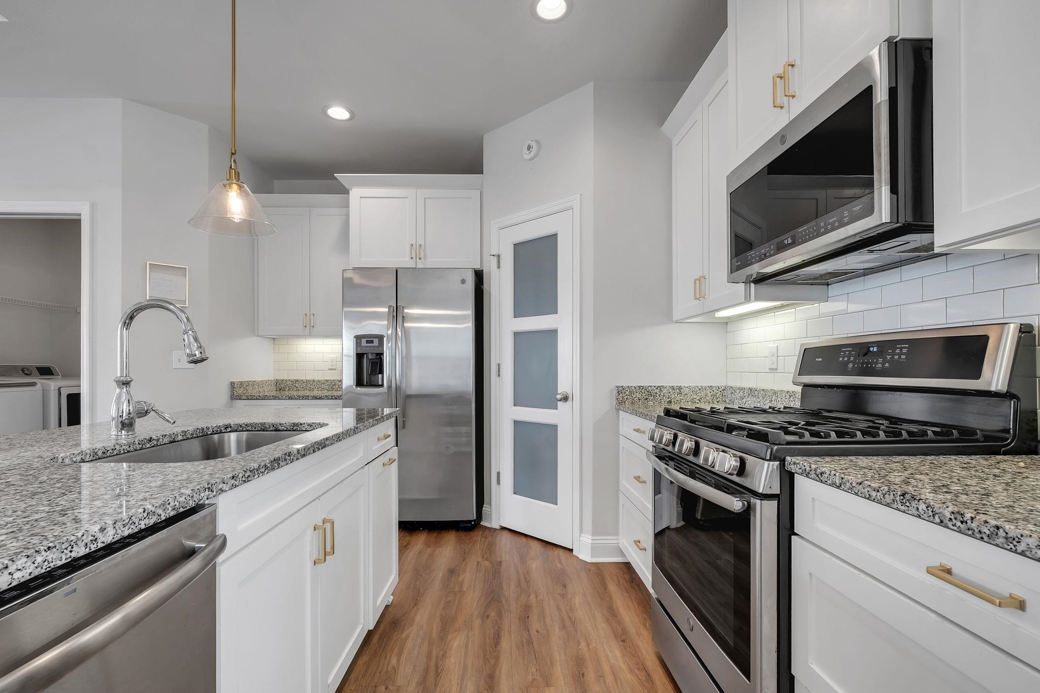 2564 Mount Vernon Lane