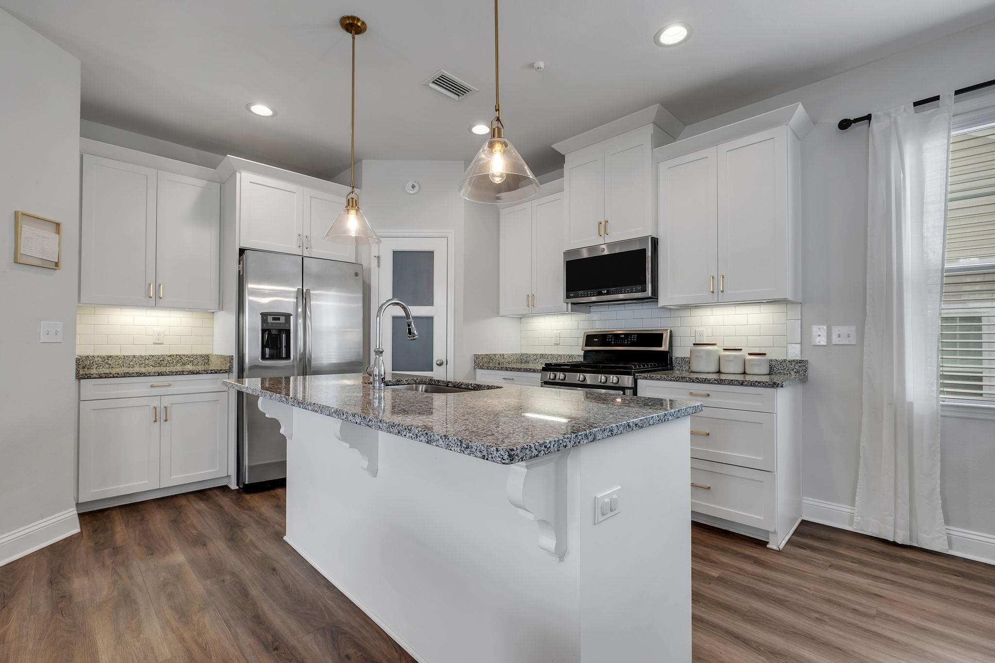 2564 Mount Vernon Lane