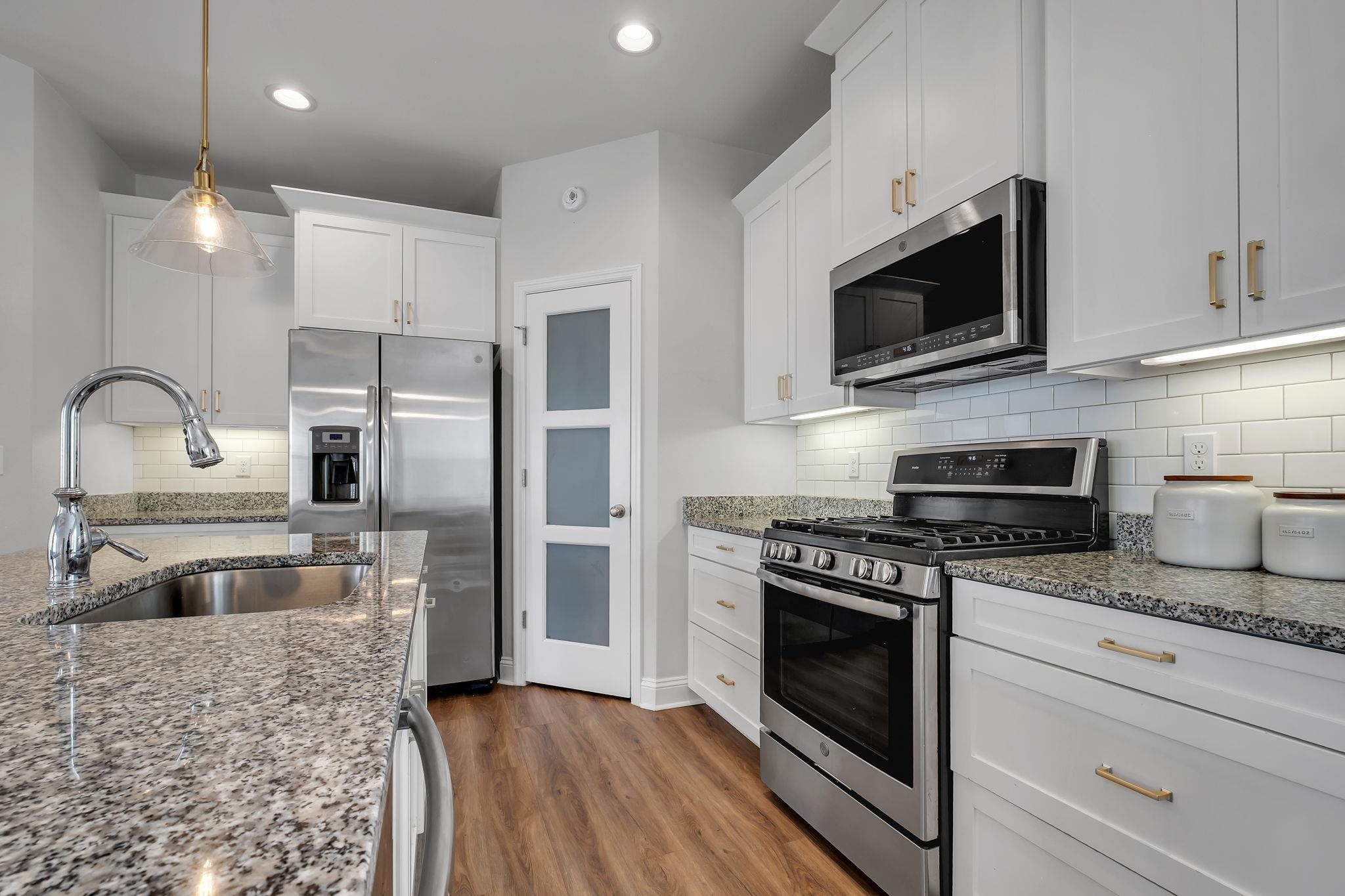 2564 Mount Vernon Lane