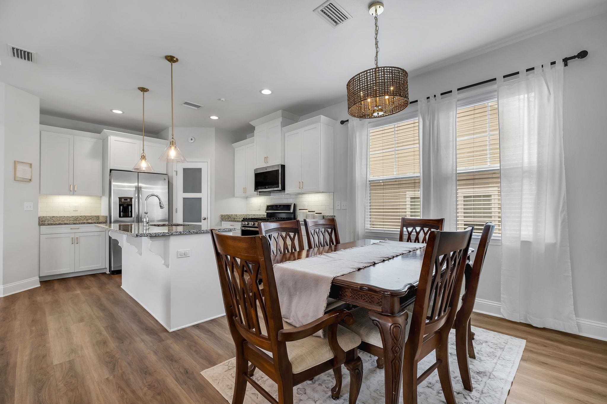 2564 Mount Vernon Lane