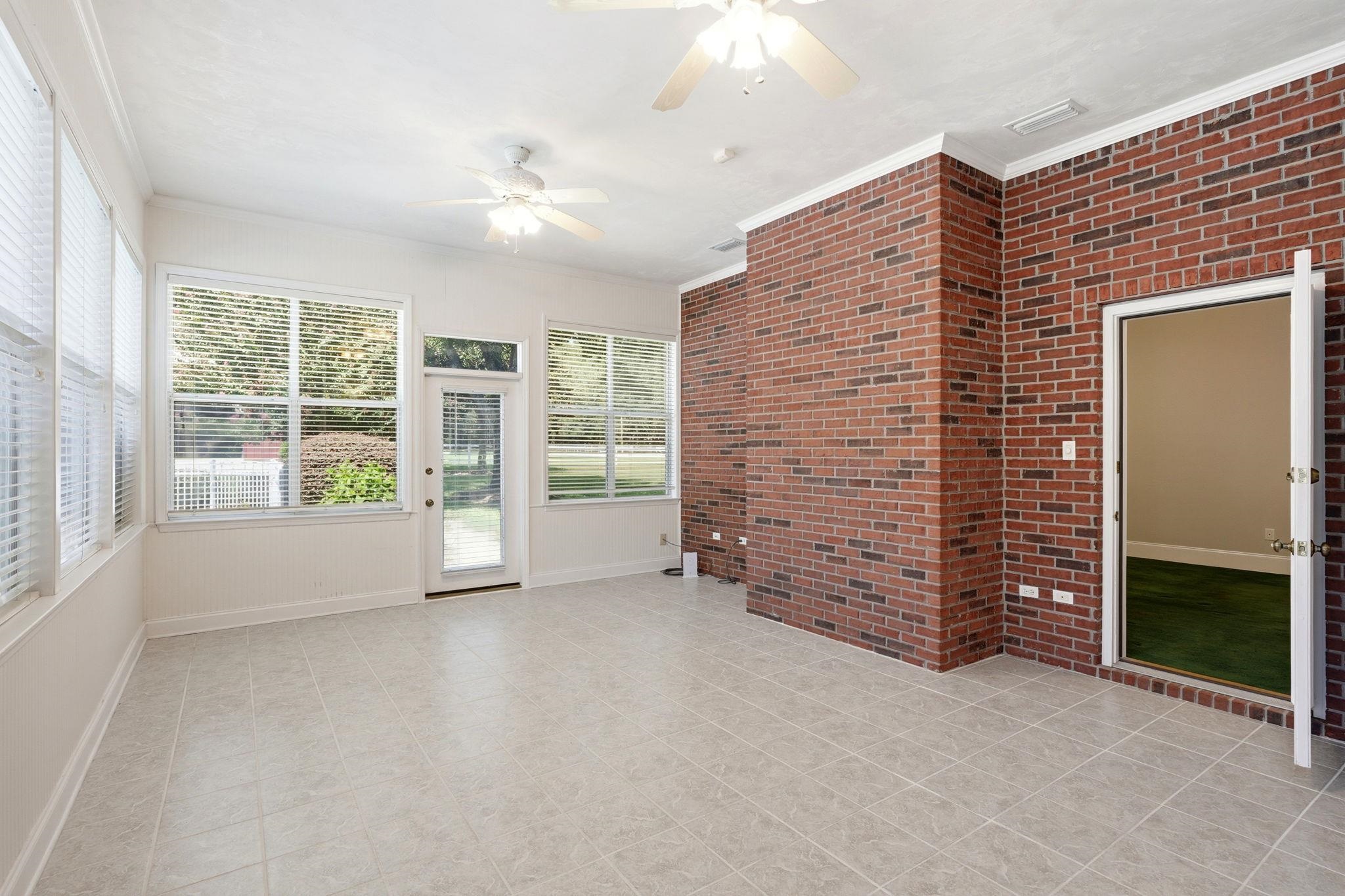 4084 FAIRHILL Way