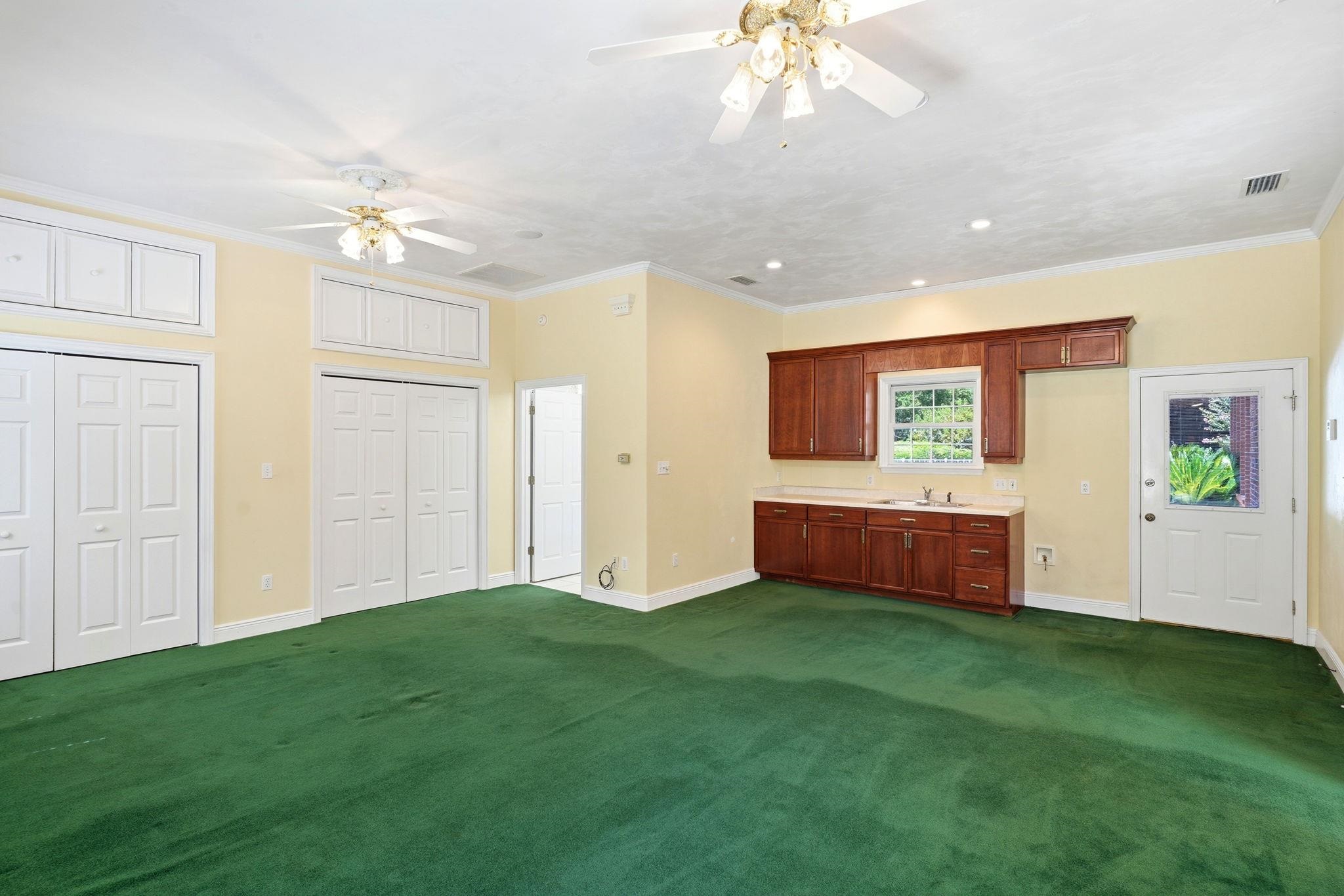 4084 FAIRHILL Way