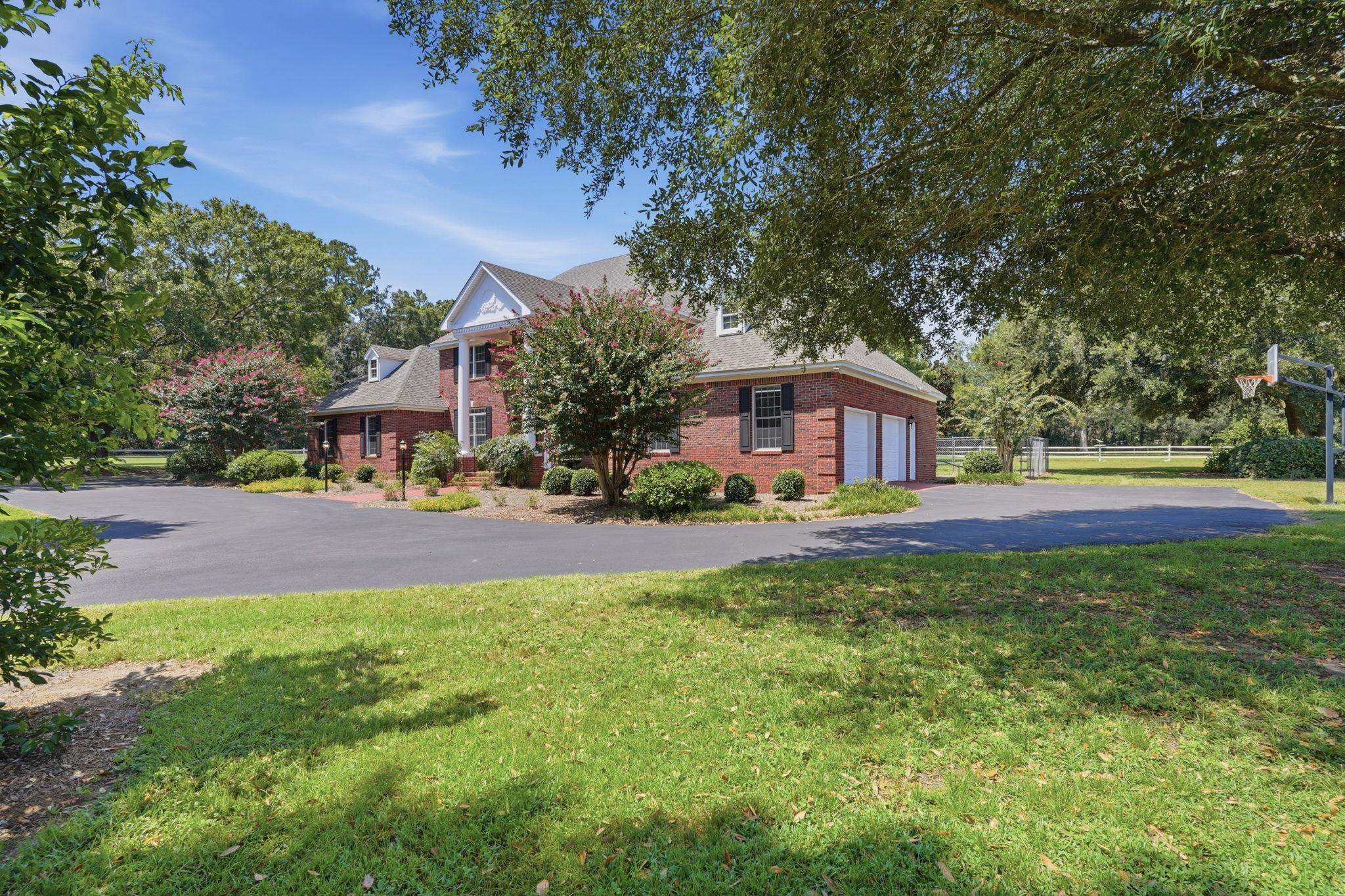4084 FAIRHILL Way