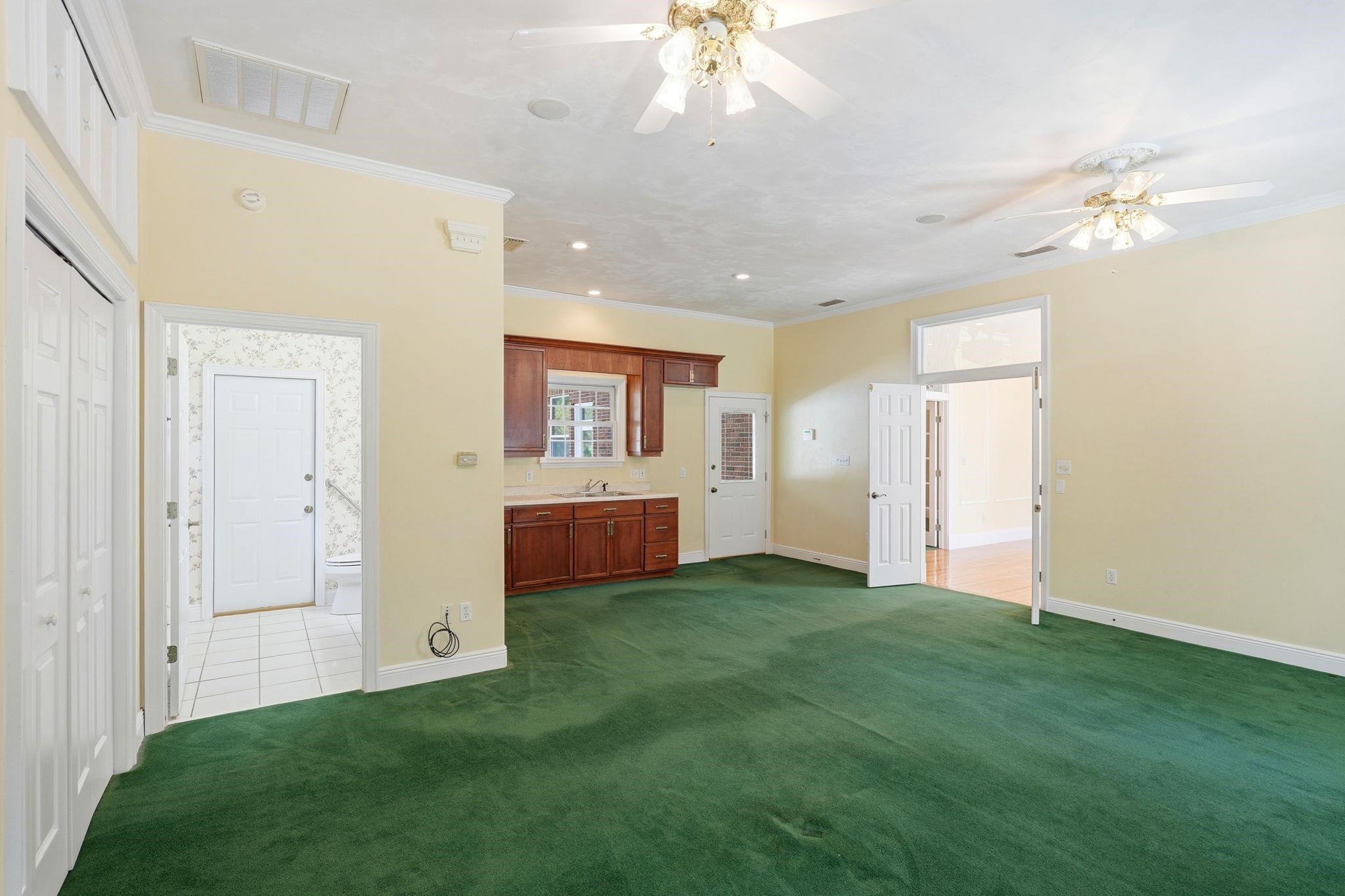 4084 FAIRHILL Way