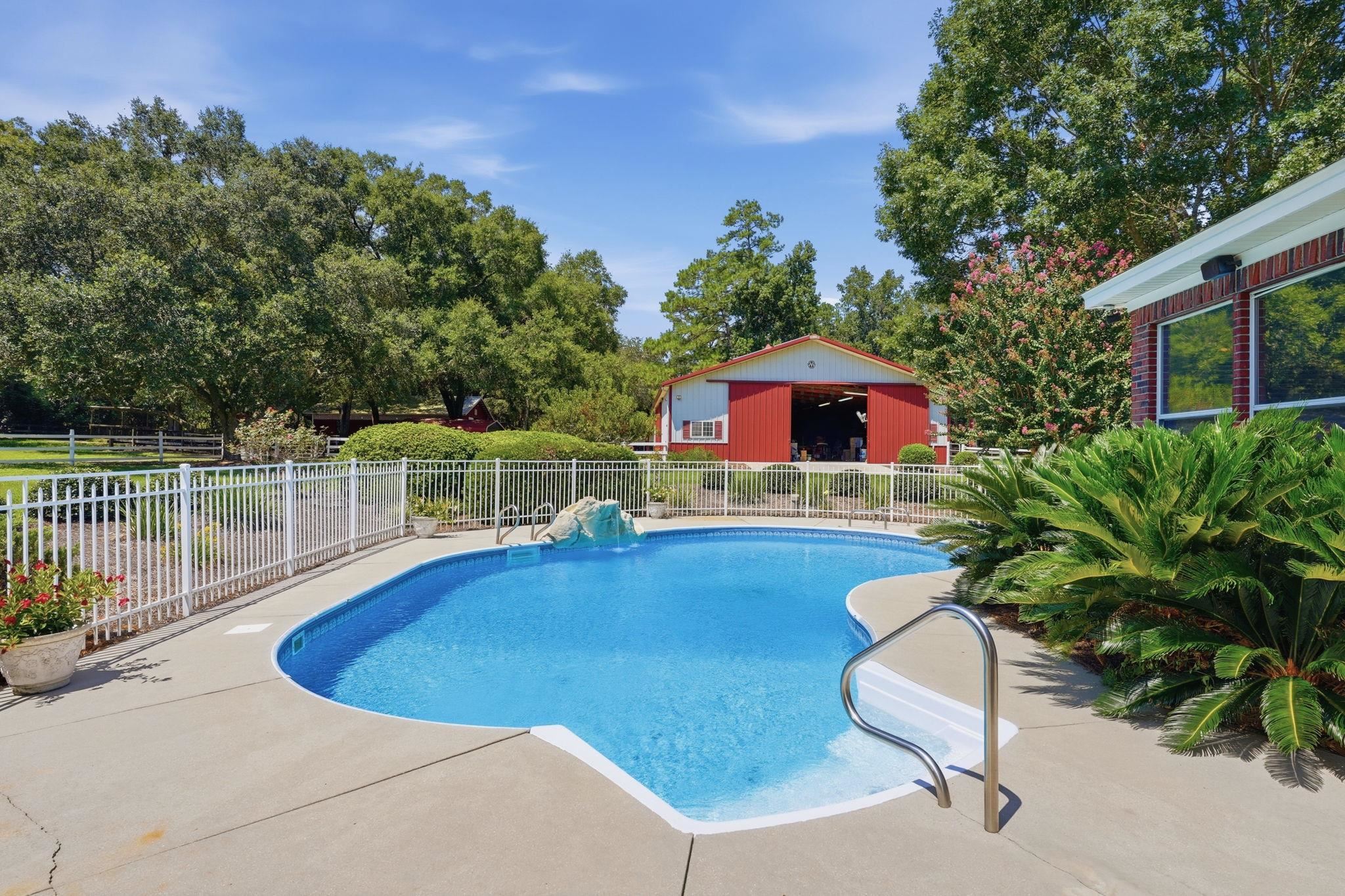 4084 FAIRHILL Way