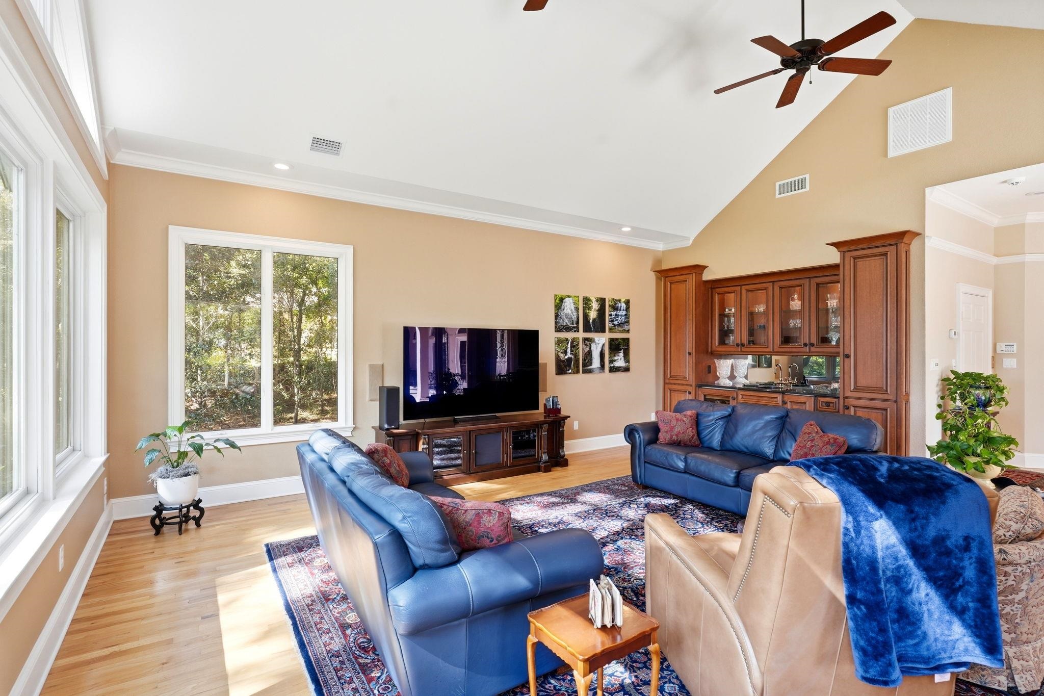 307 ROSEHILL Drive