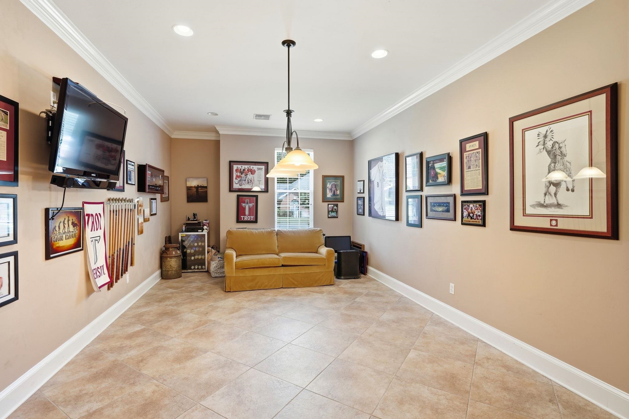 8144 GLENMORE Drive
