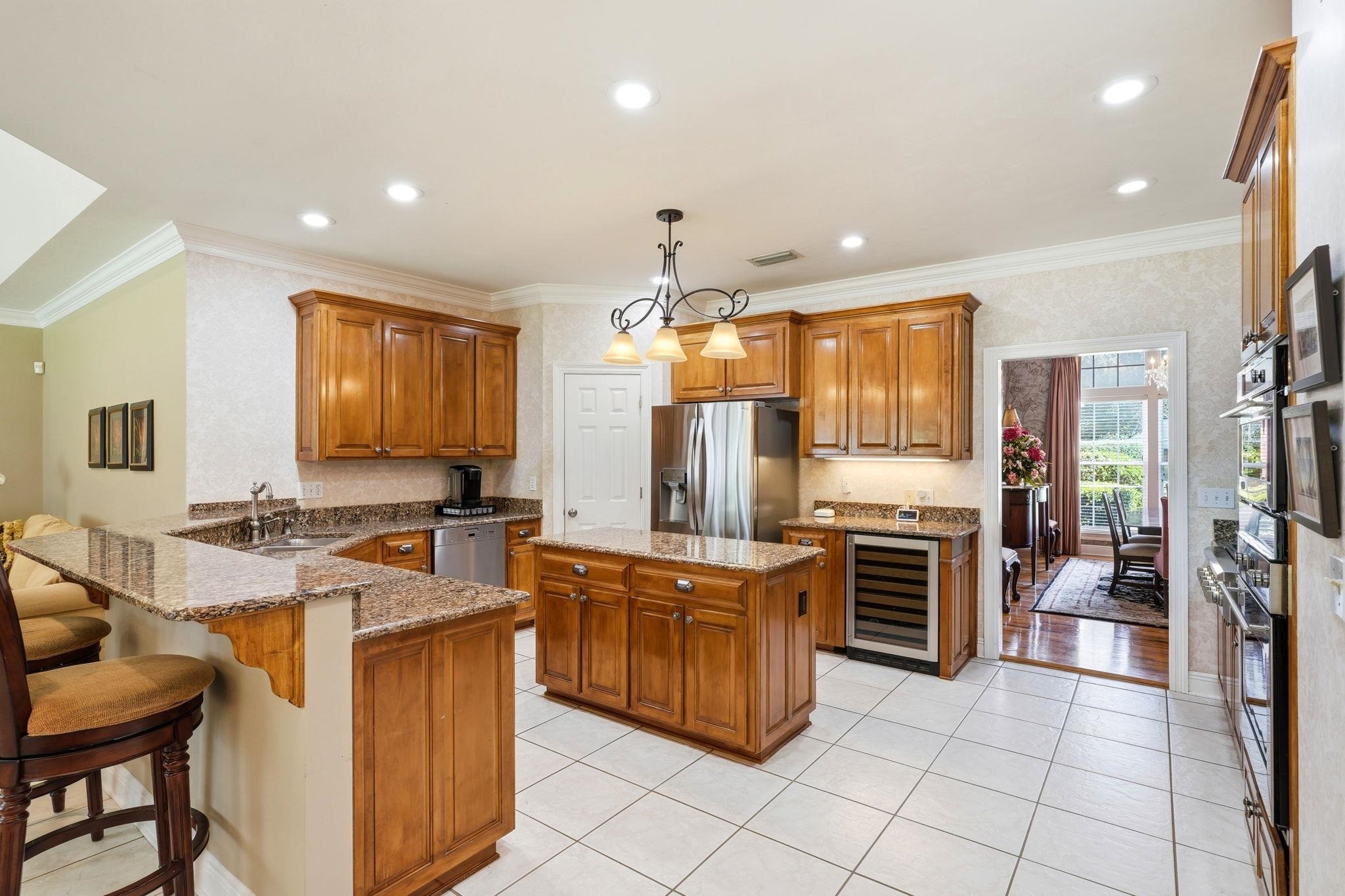 8144 GLENMORE Drive