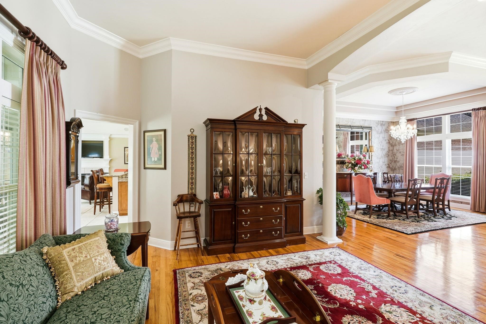 8144 GLENMORE Drive