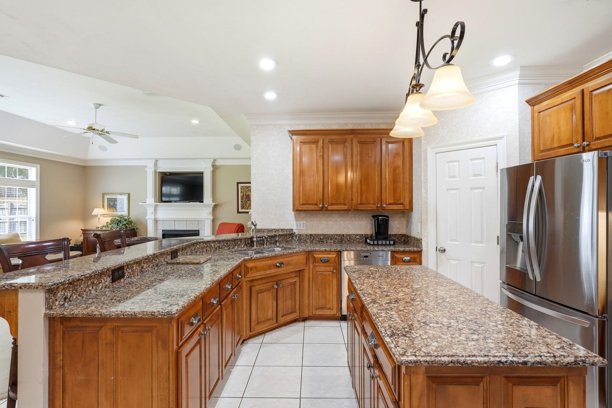 8144 GLENMORE Drive