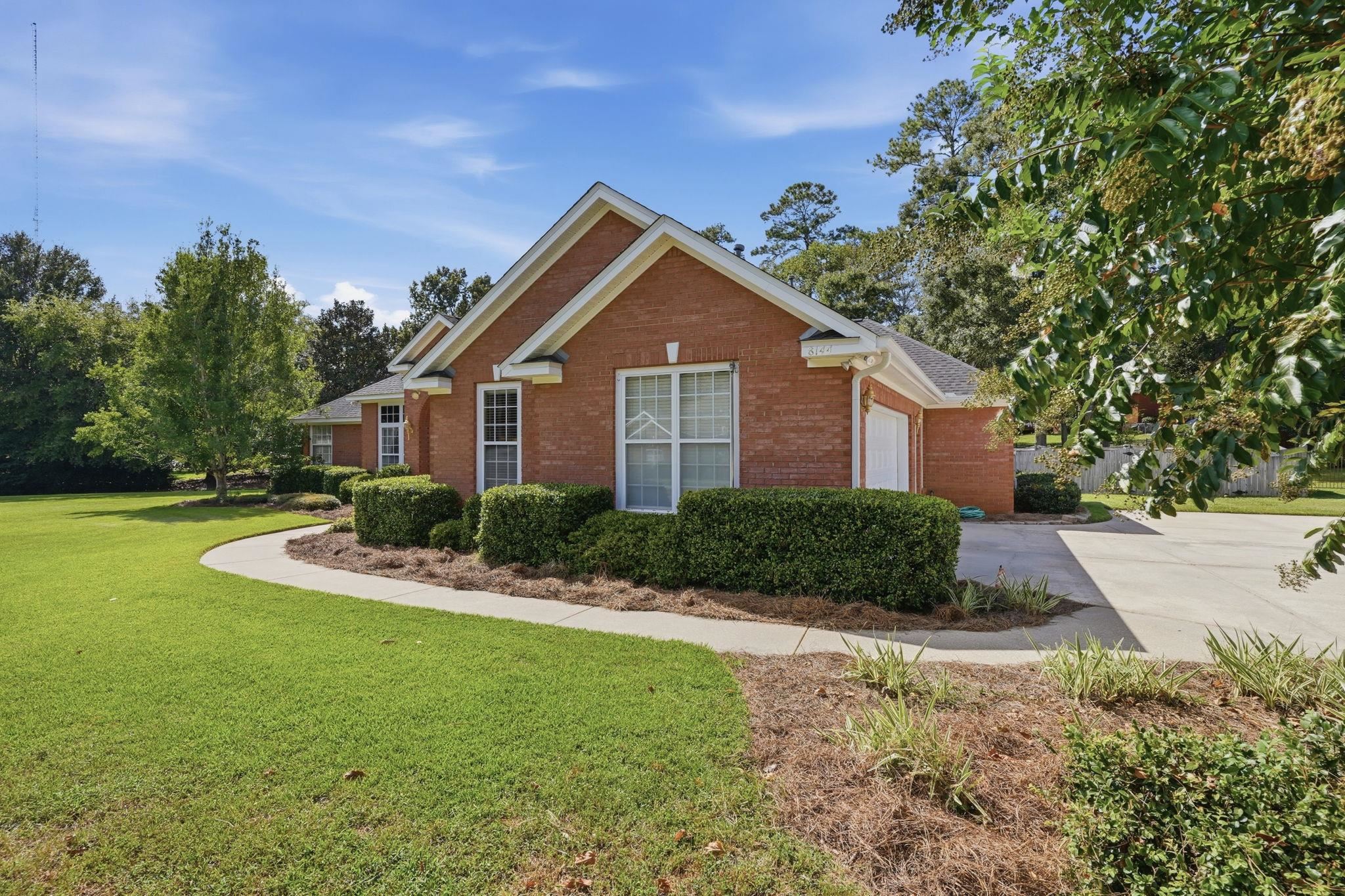 8144 GLENMORE Drive