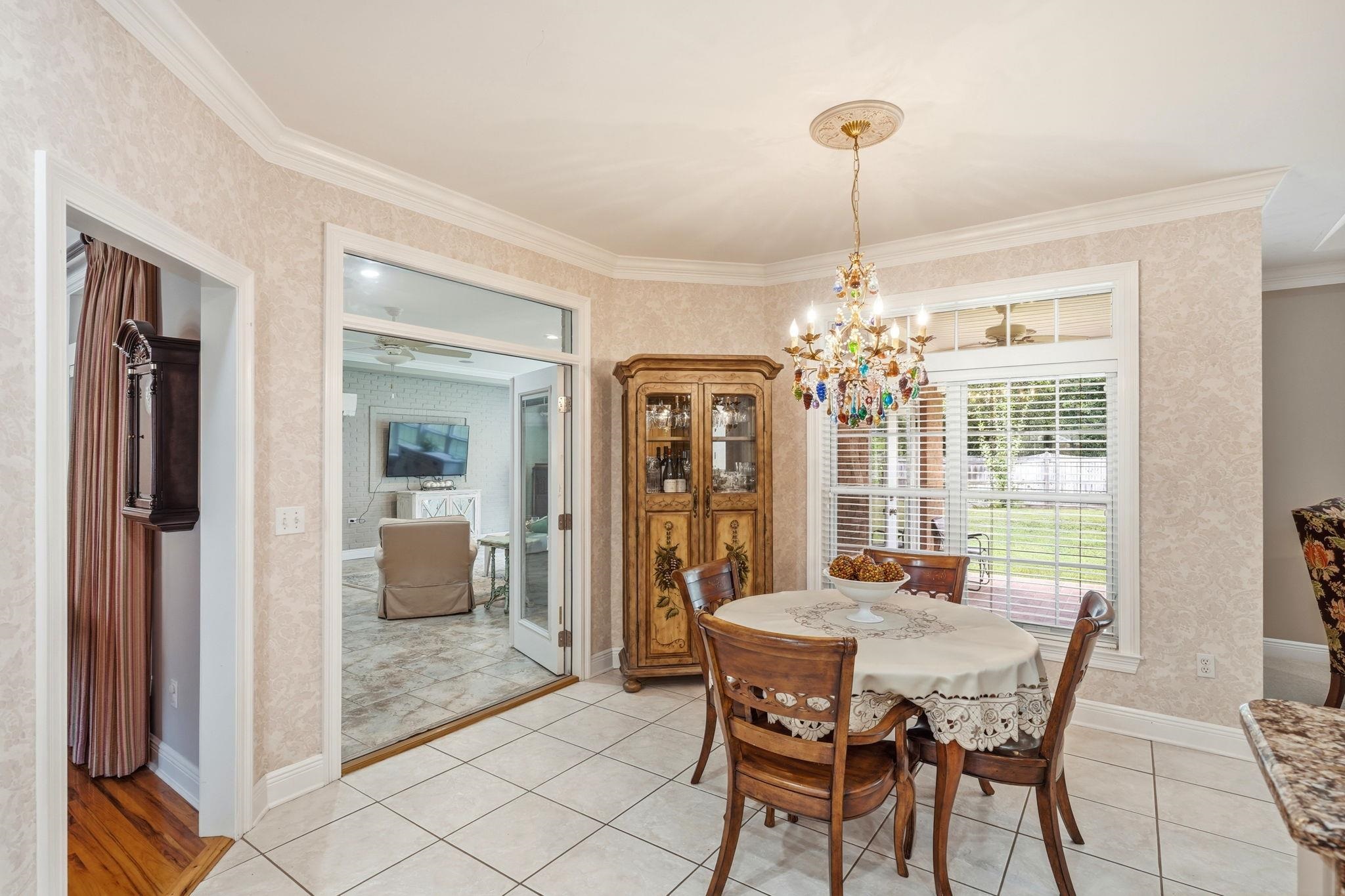 8144 GLENMORE Drive