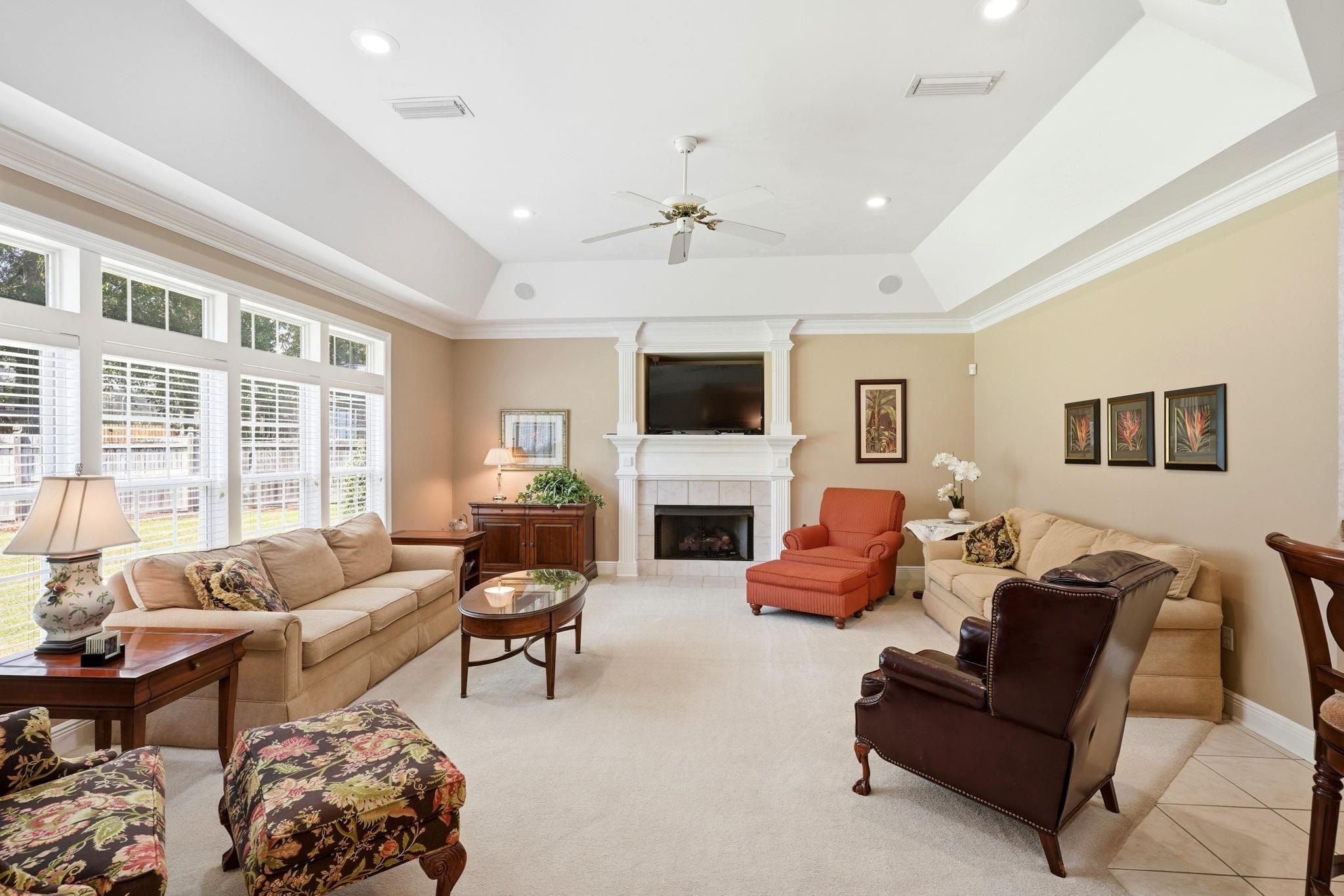 8144 GLENMORE Drive