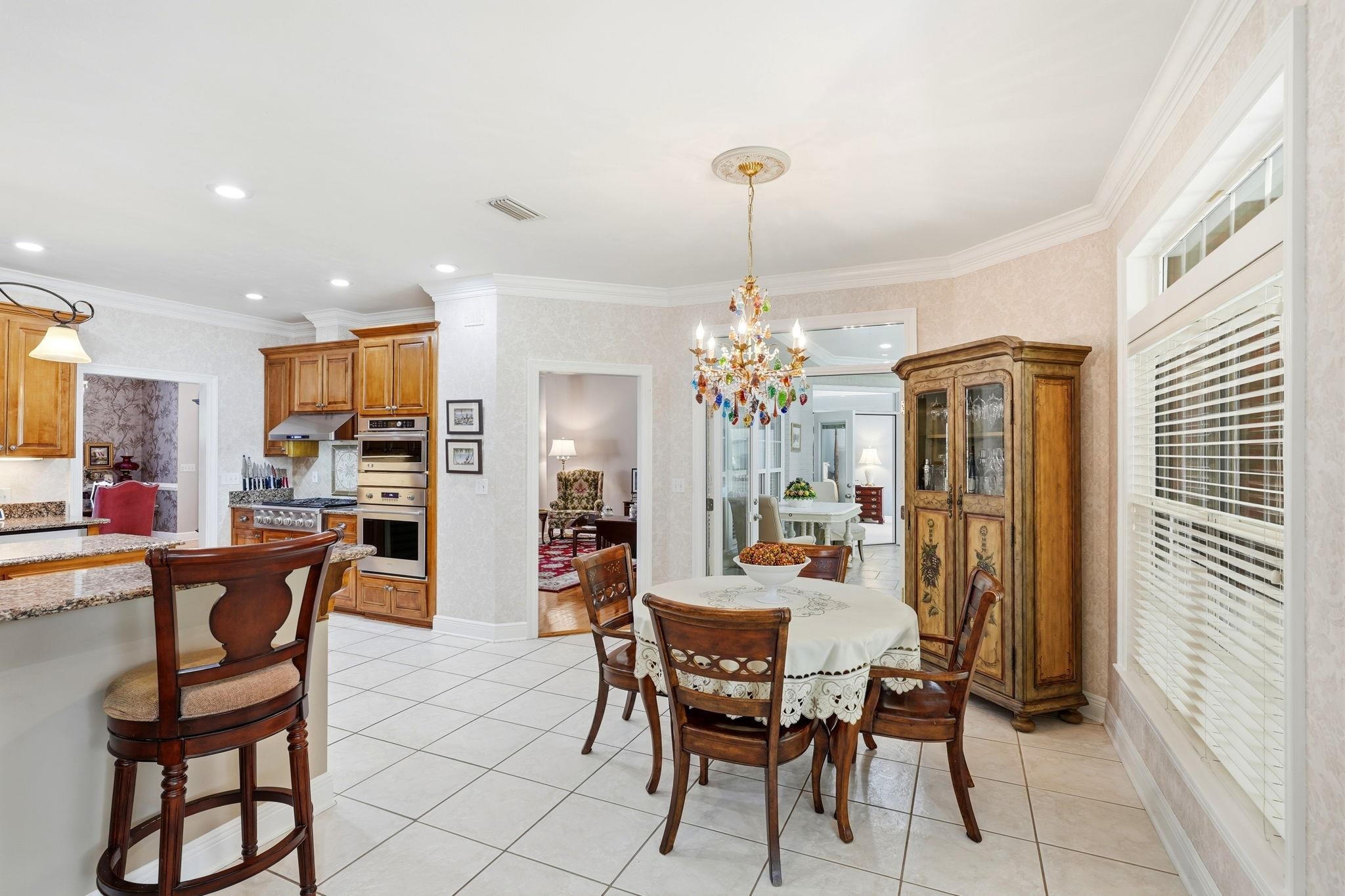 8144 GLENMORE Drive