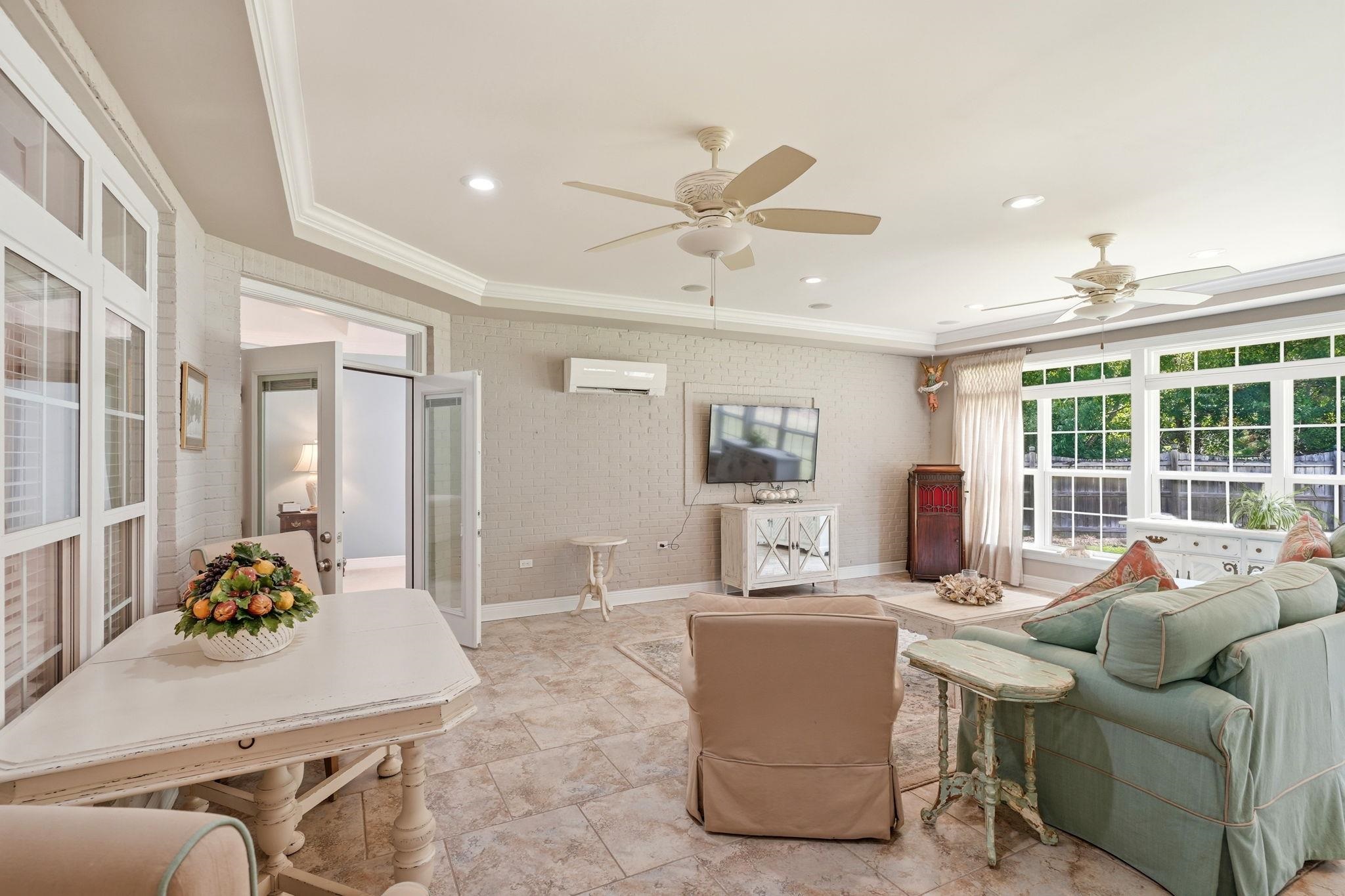 8144 GLENMORE Drive