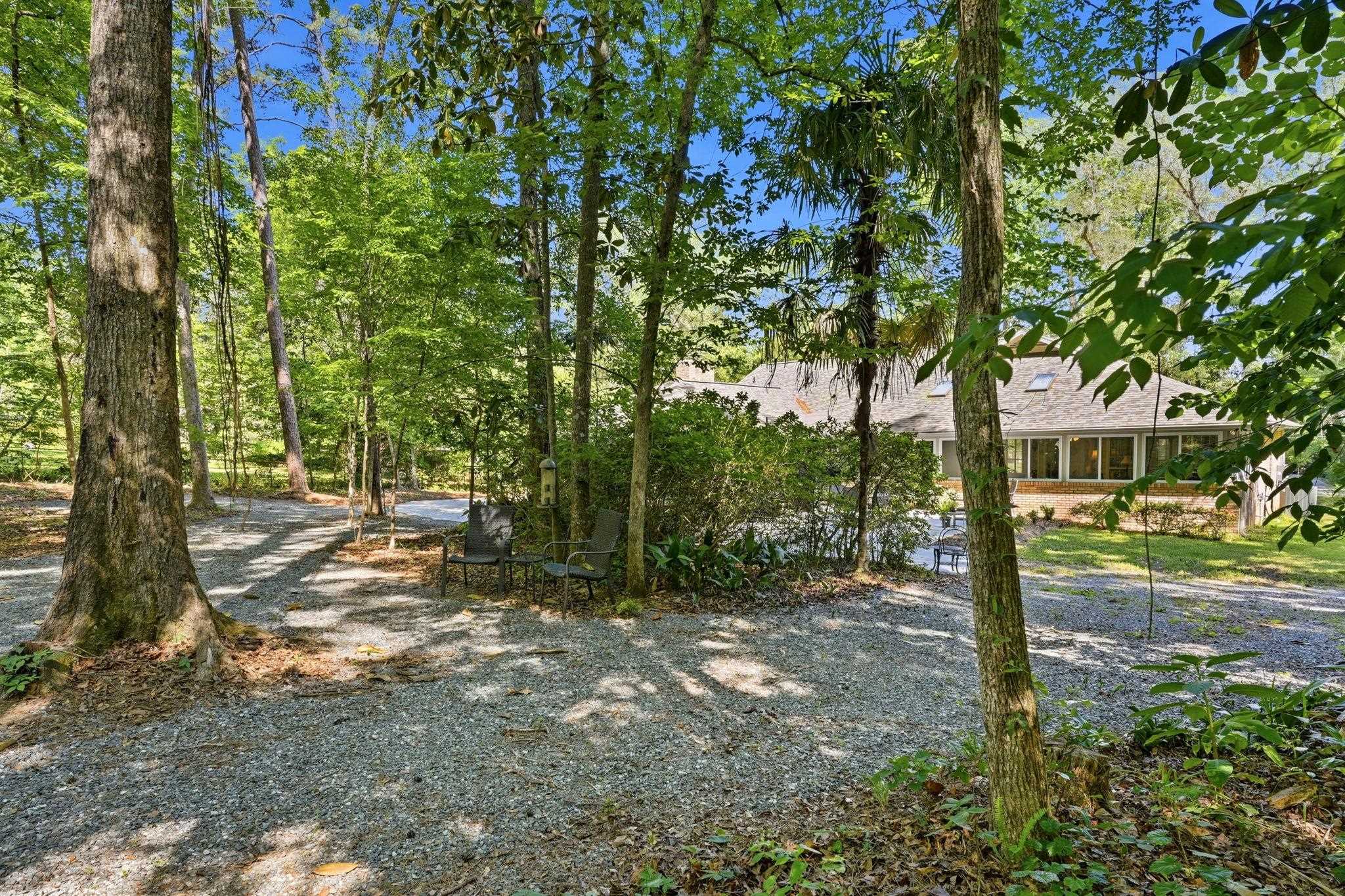 3549 LAKESHORE Drive