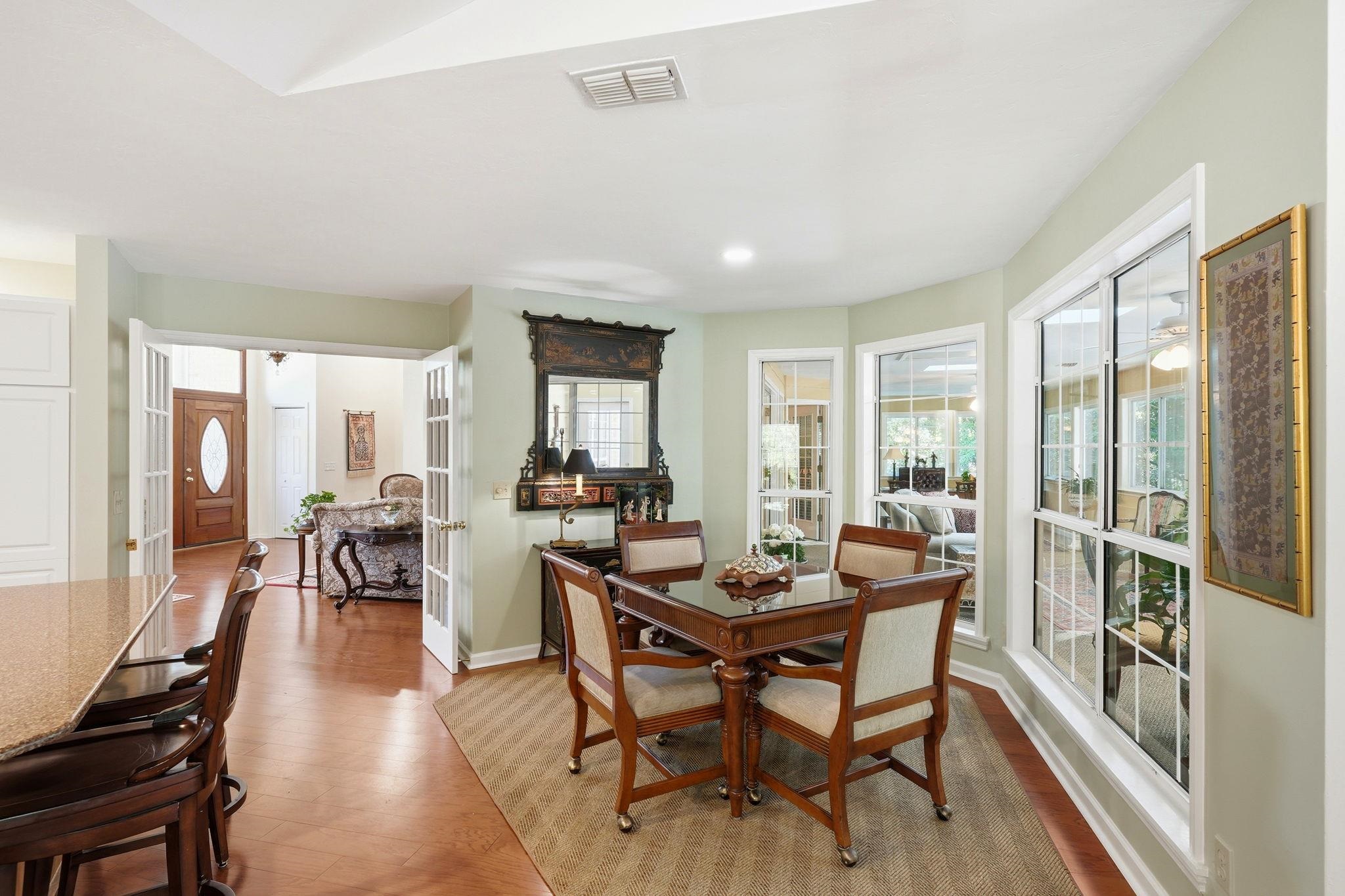 3549 LAKESHORE Drive