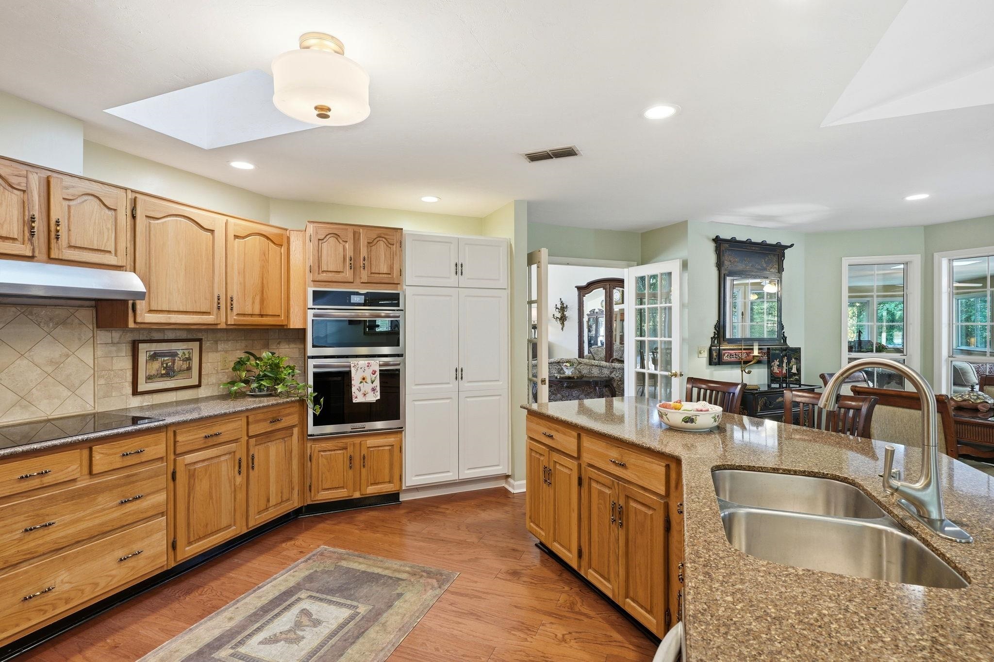 3549 LAKESHORE Drive