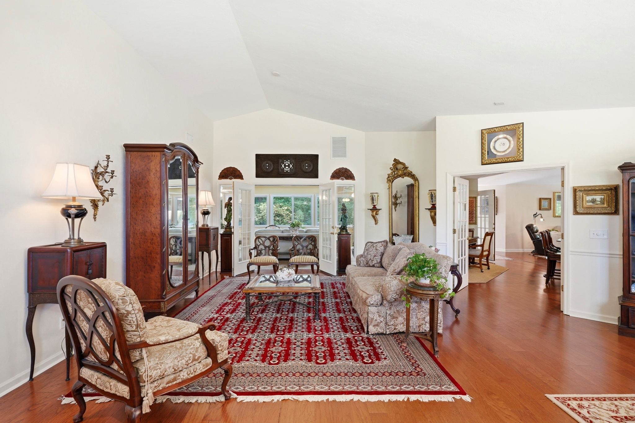 3549 LAKESHORE Drive