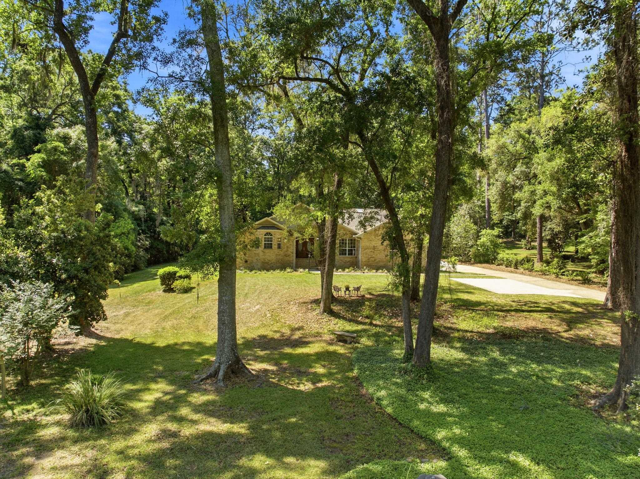 3549 LAKESHORE Drive