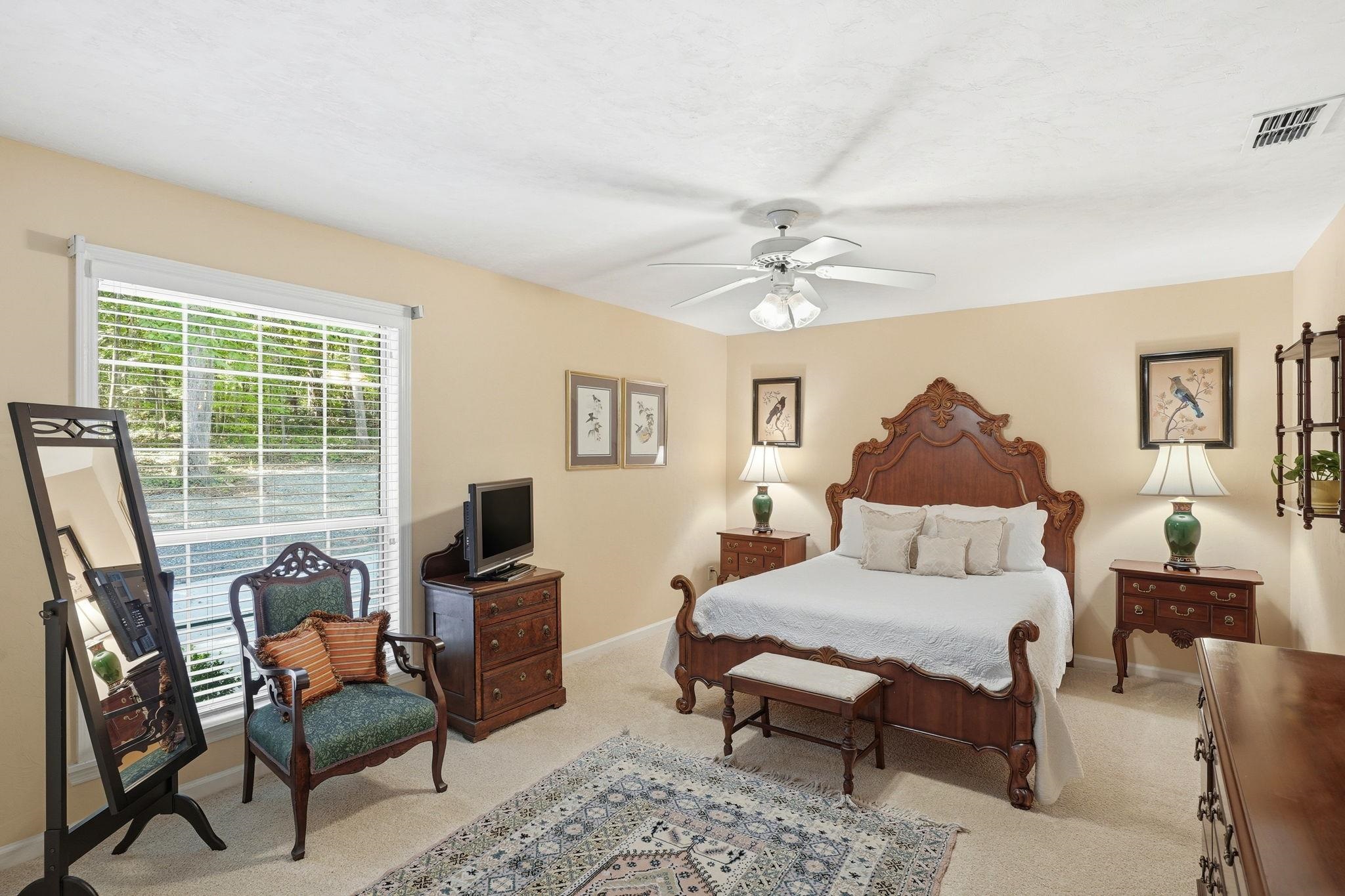 3549 LAKESHORE Drive