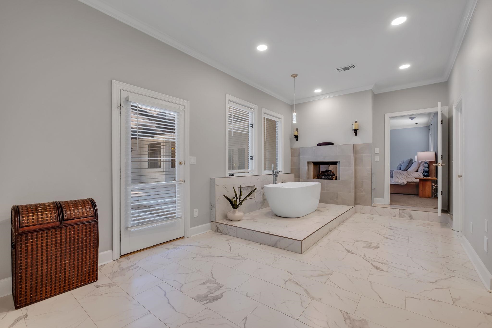 1304 Live Oak Plantation Road