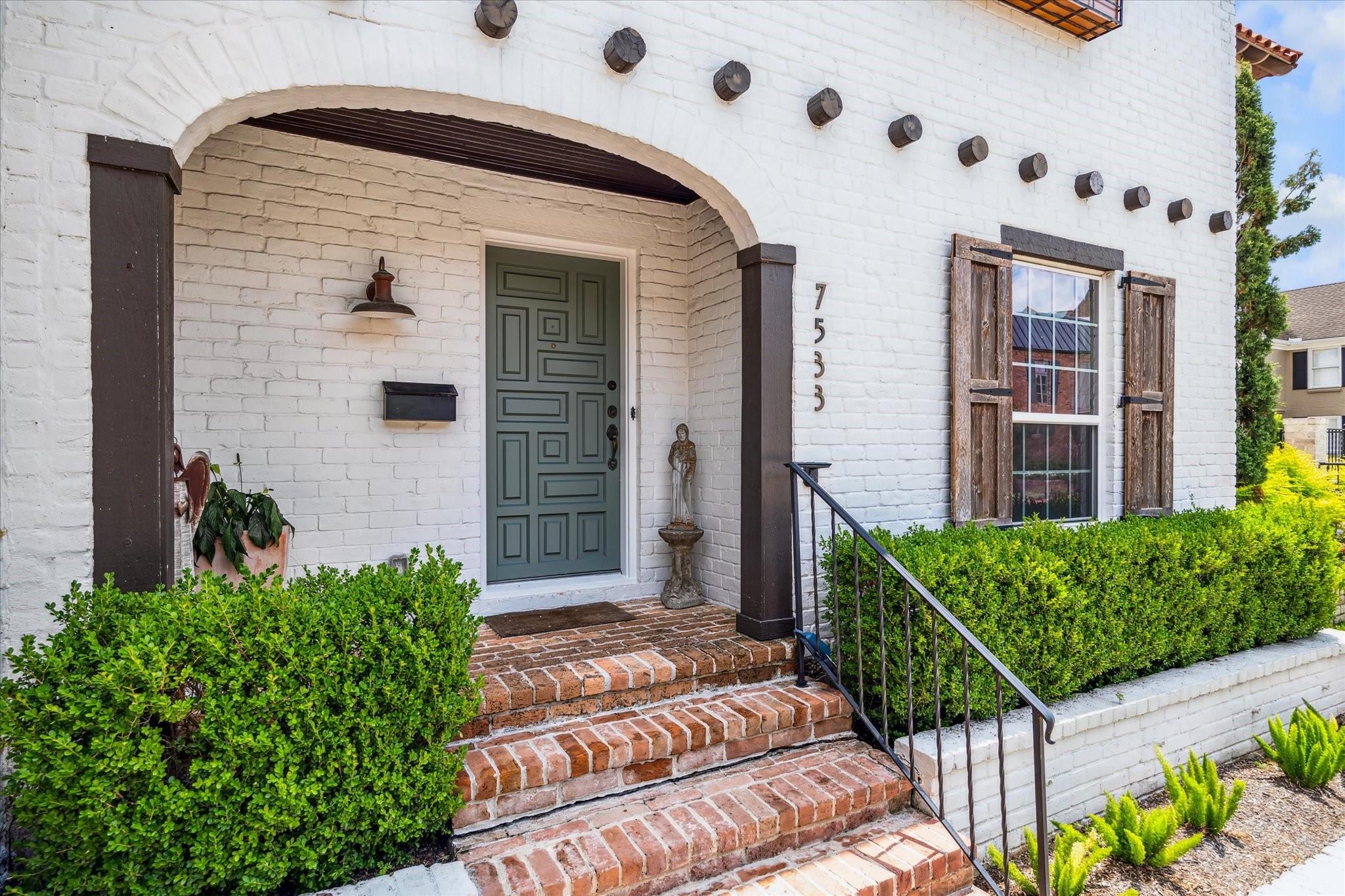 7533 Del Monte Drive