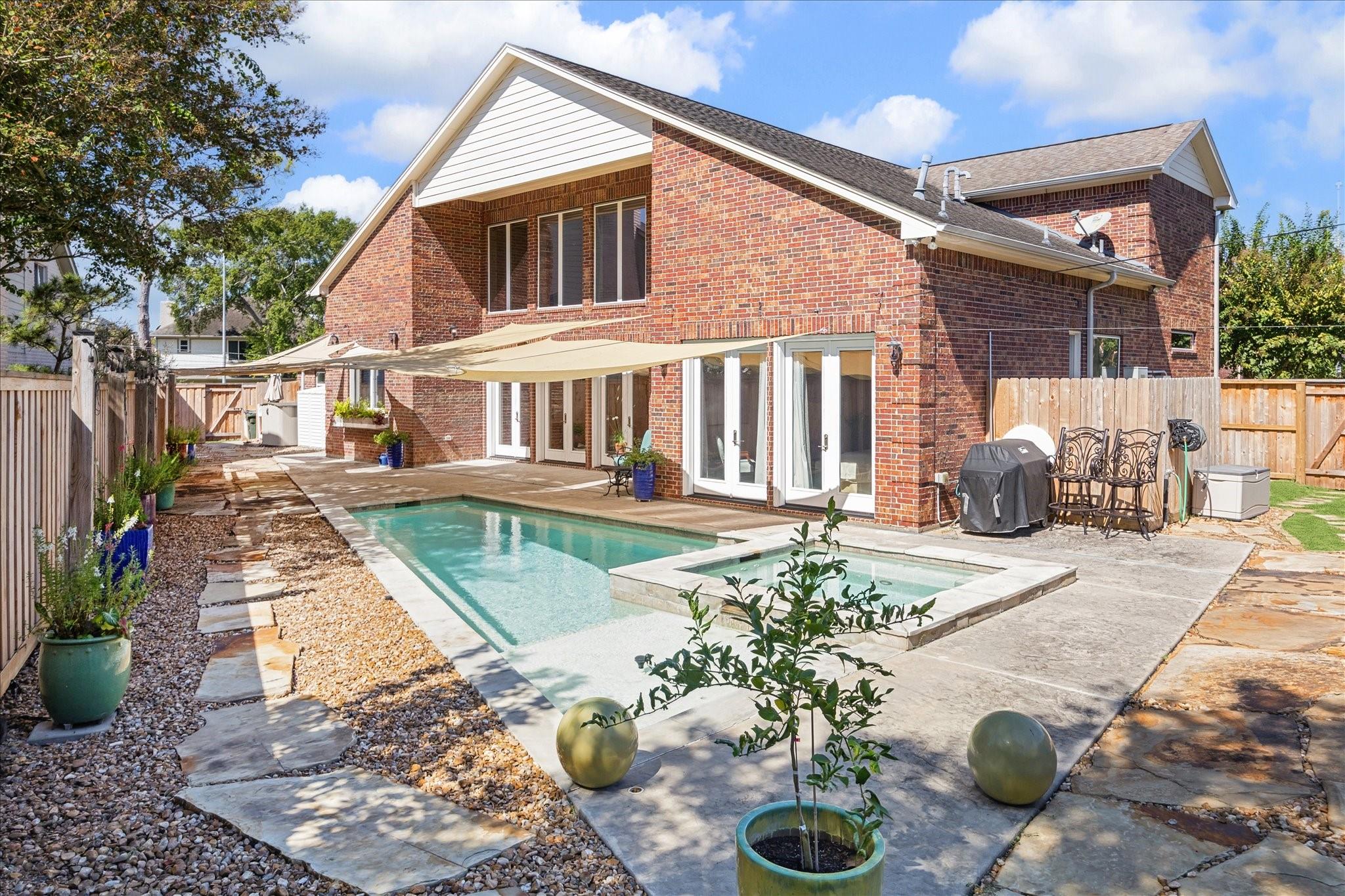 1202 Meadowlark Lane, Sugar Land