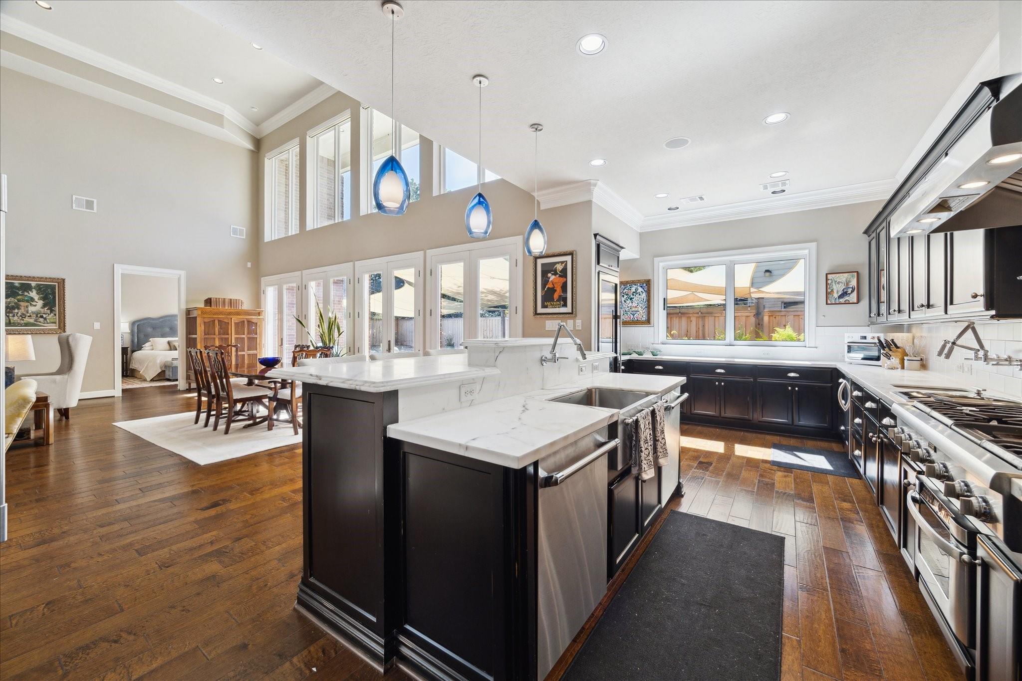 1202 Meadowlark Lane, Sugar Land