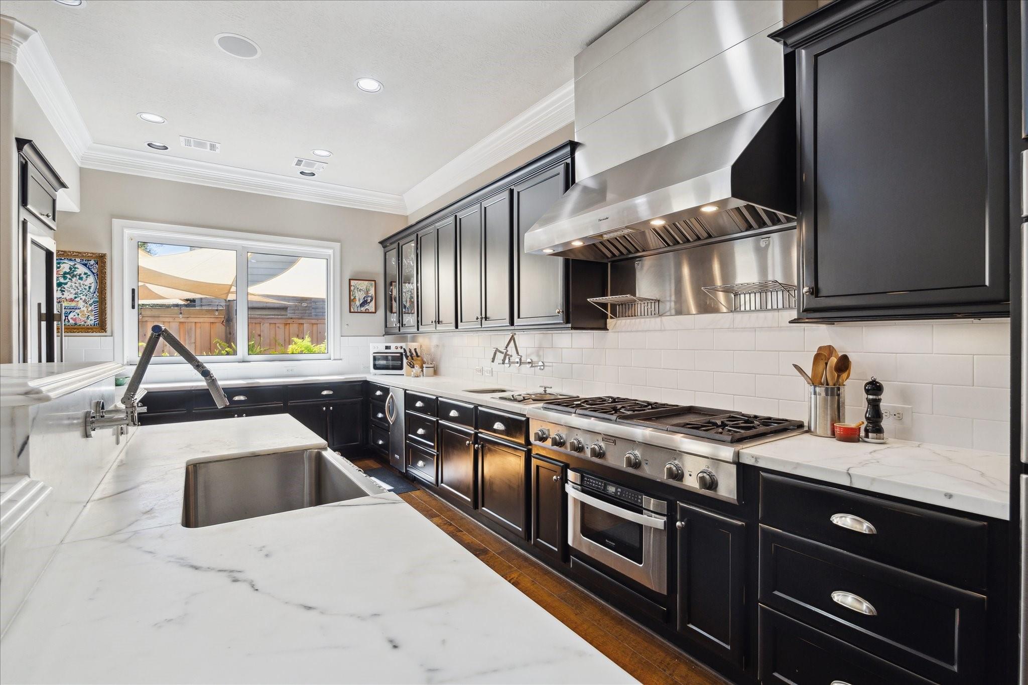 1202 Meadowlark Lane, Sugar Land