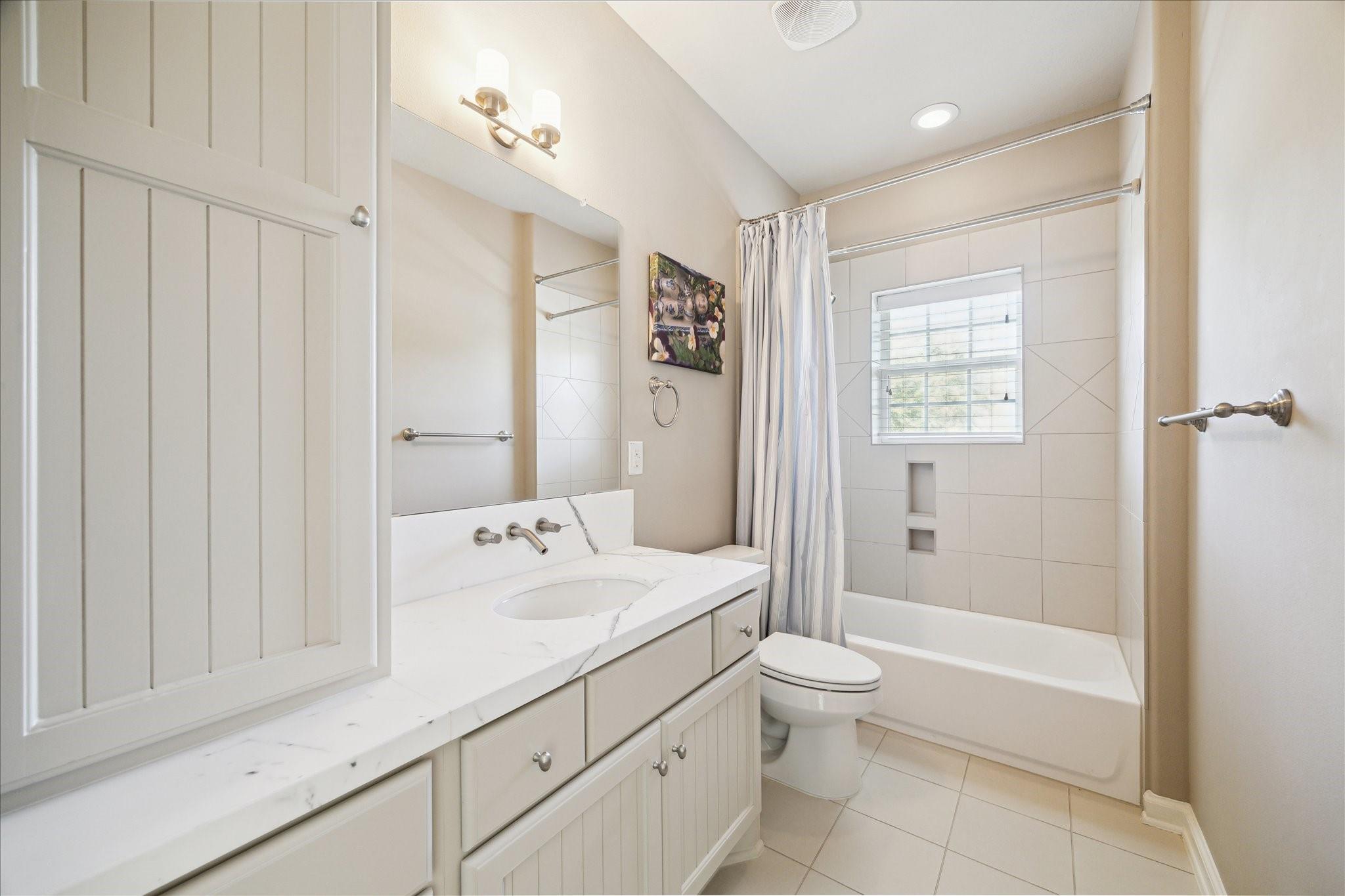 1202 Meadowlark Lane, Sugar Land