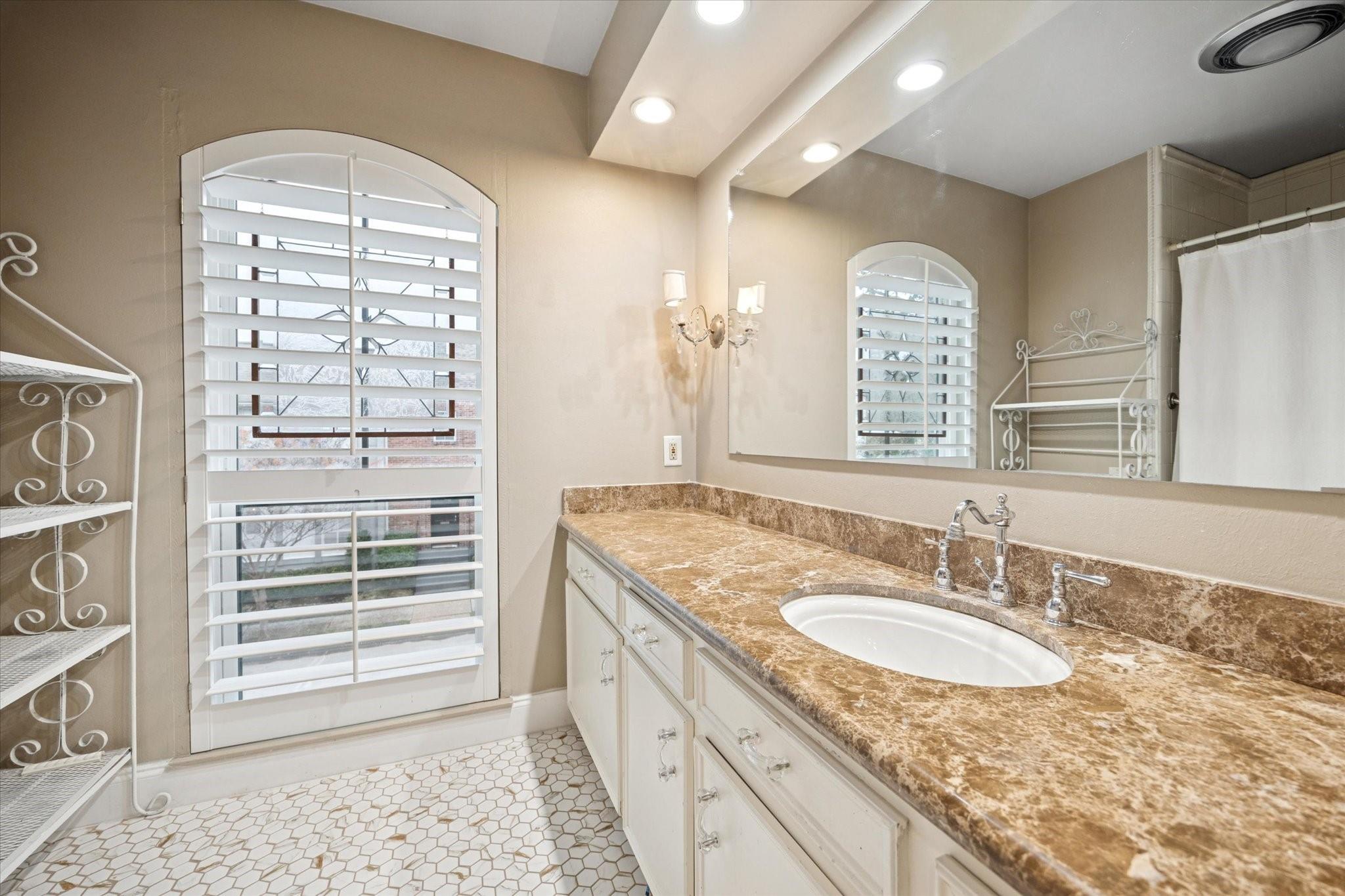 7525 Del Monte Drive