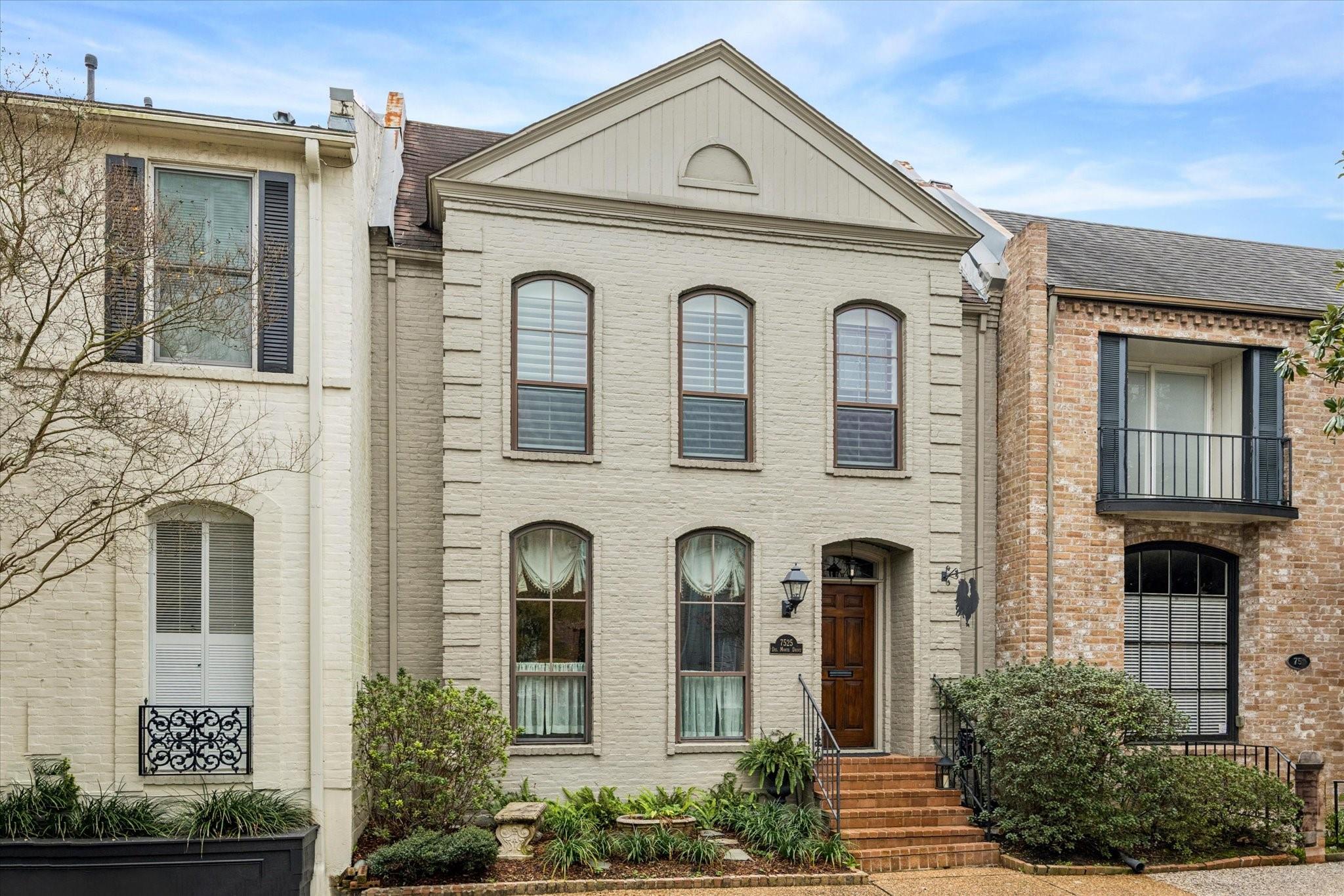 7525 Del Monte Drive