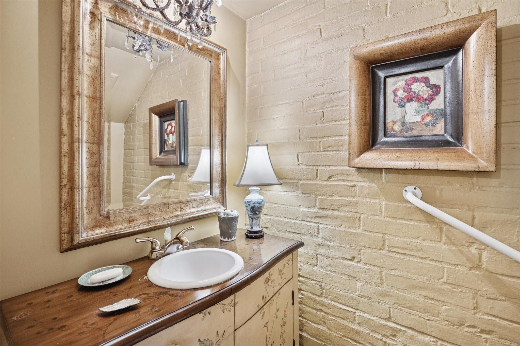 7525 Del Monte Drive