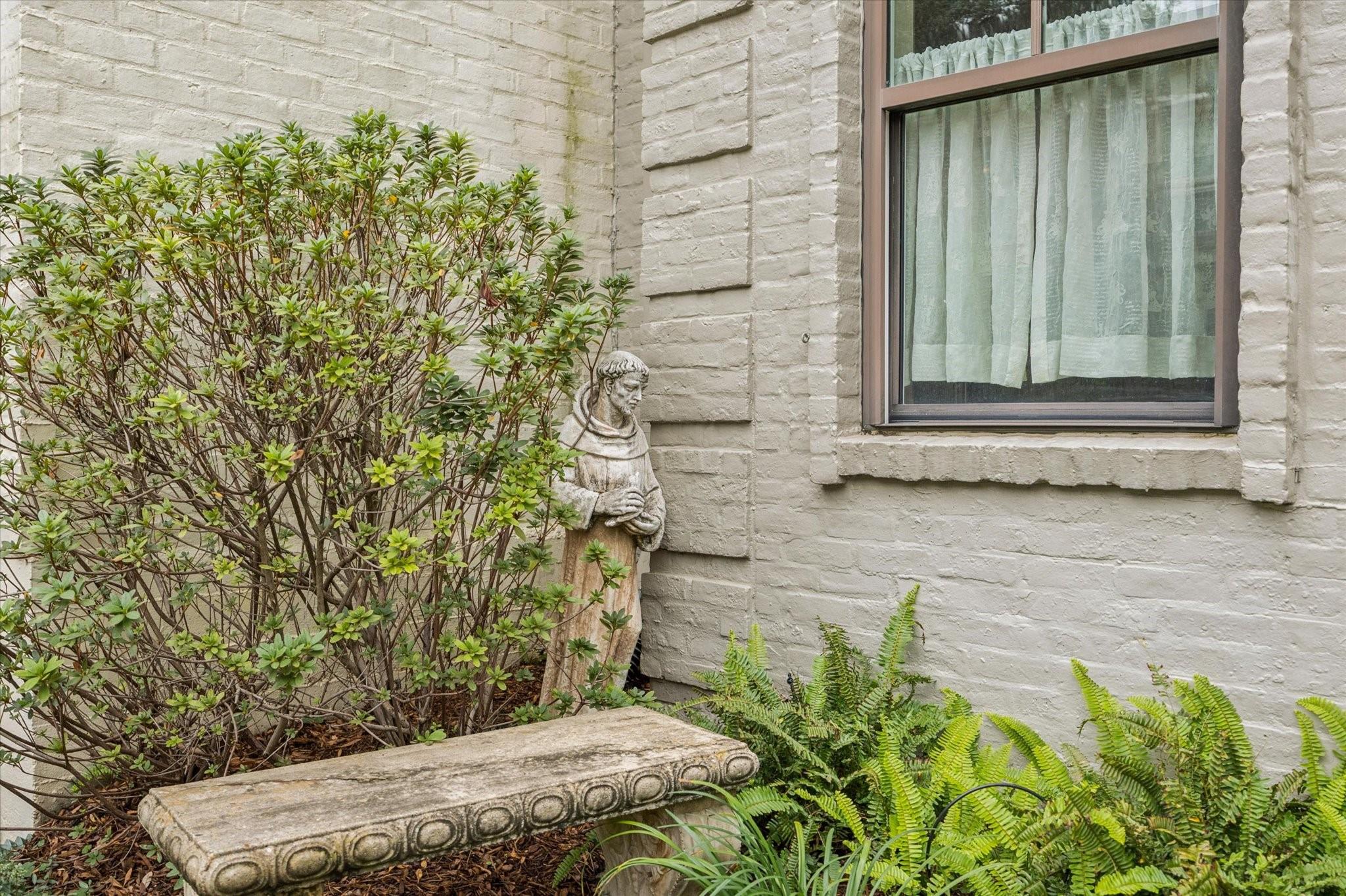 7525 Del Monte Drive