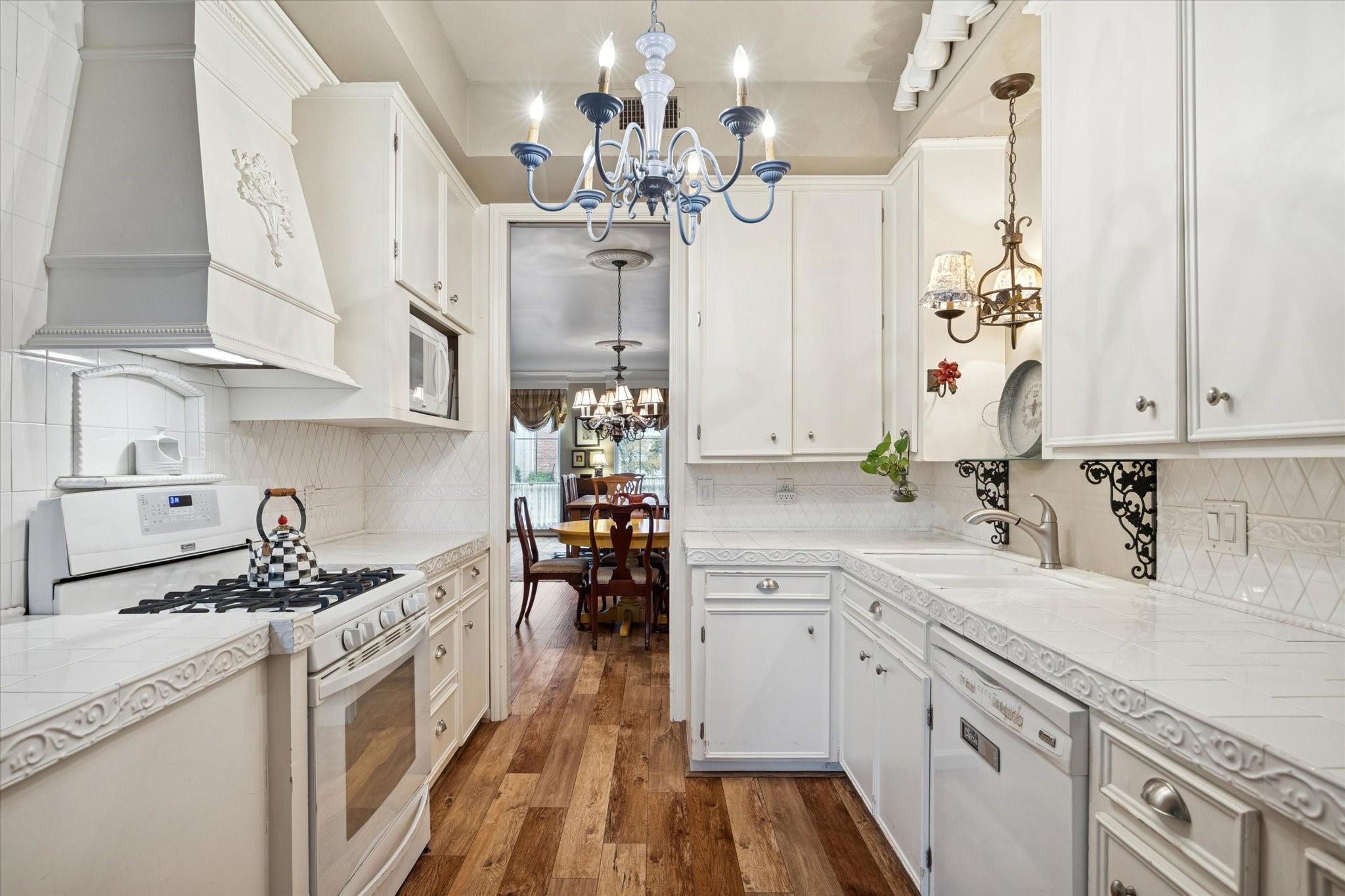 7525 Del Monte Drive