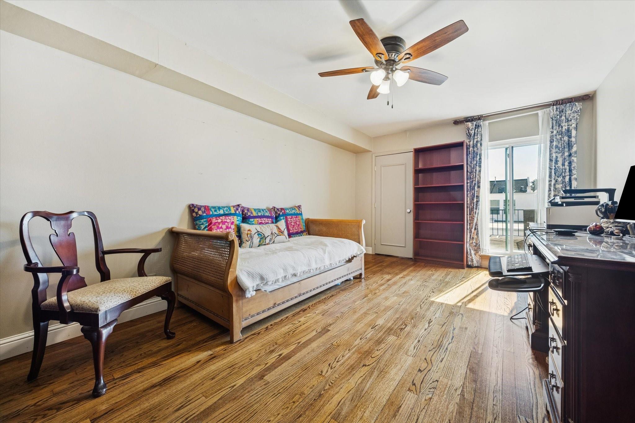 7525 Del Monte Drive