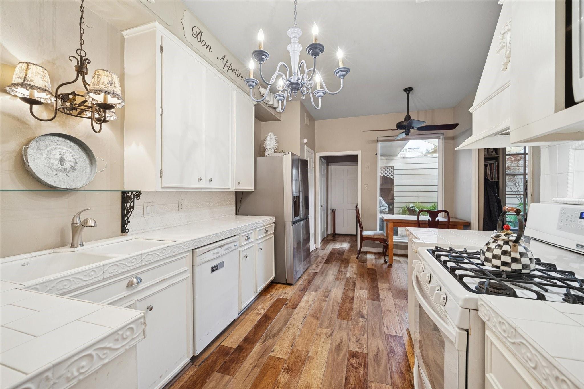 7525 Del Monte Drive