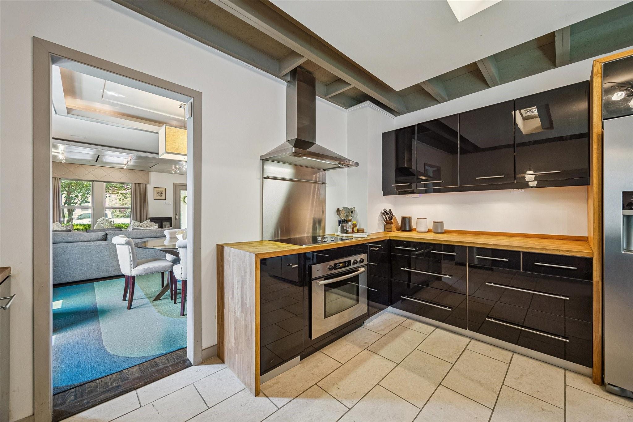 230 E 25th Street