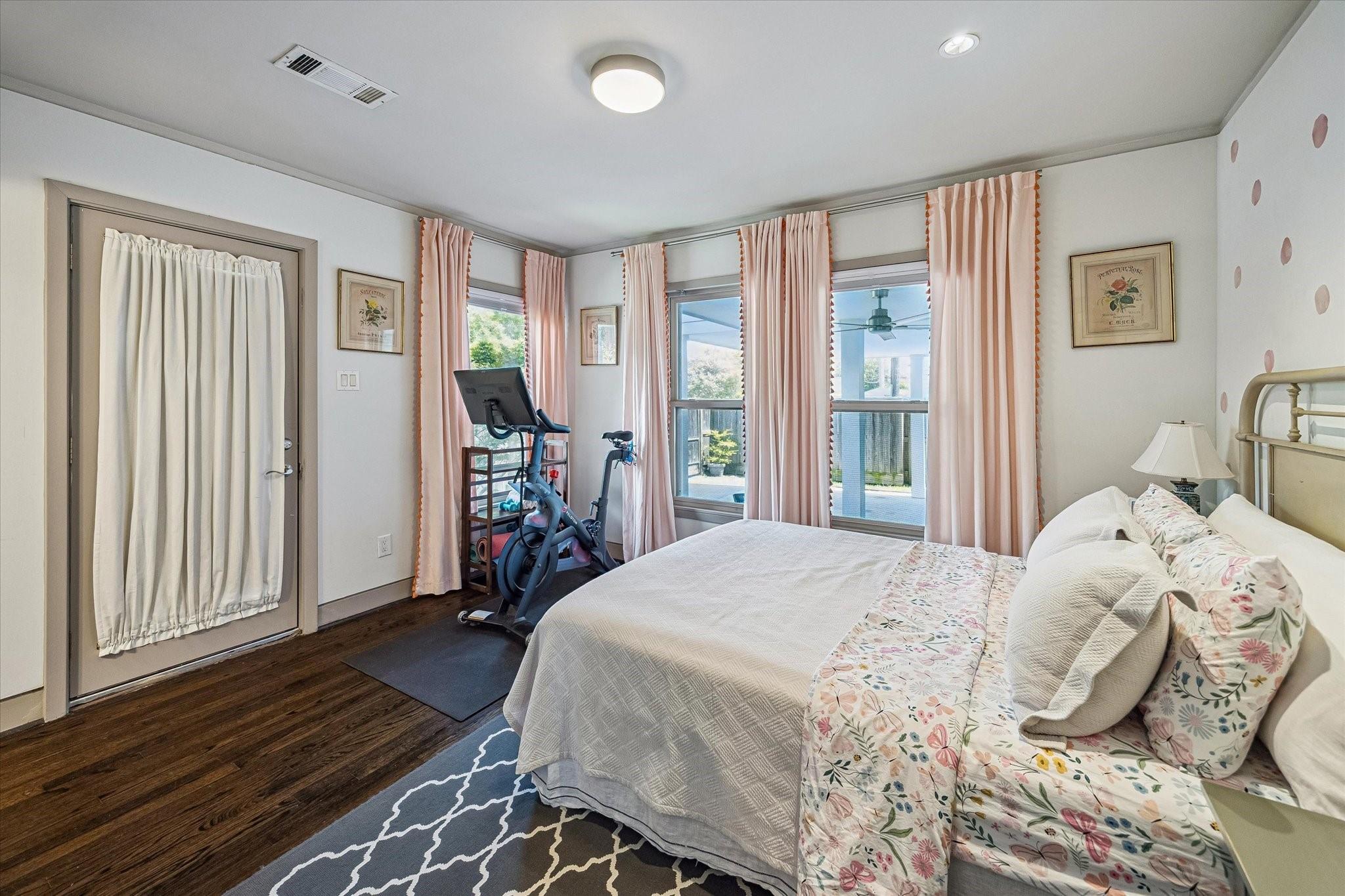 230 E 25th Street