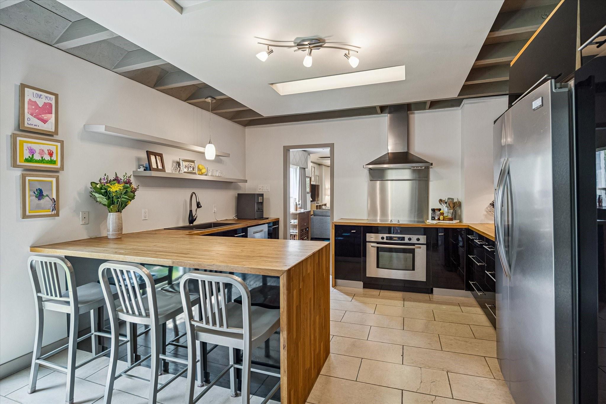 230 E 25th Street