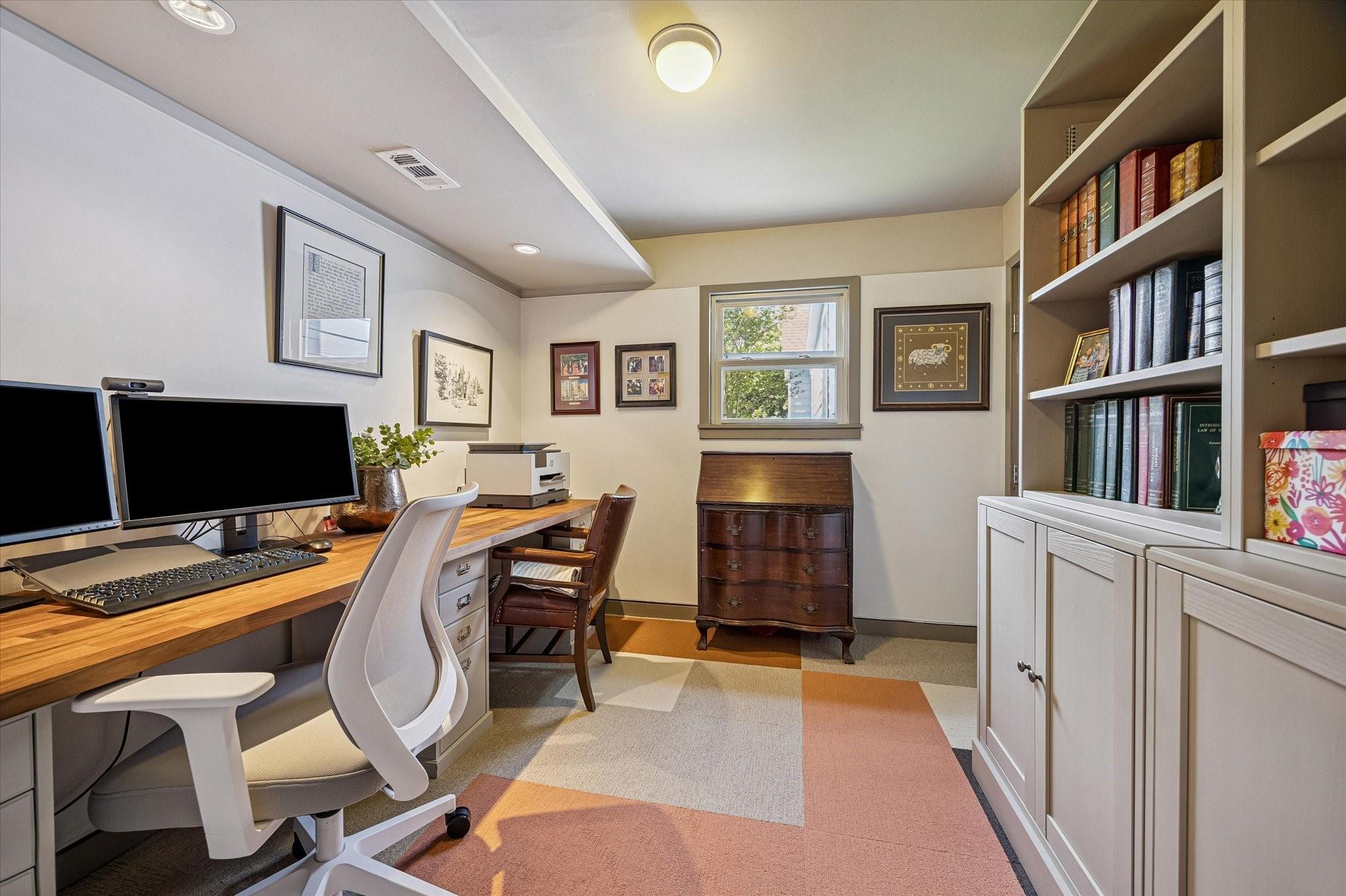 230 E 25th Street