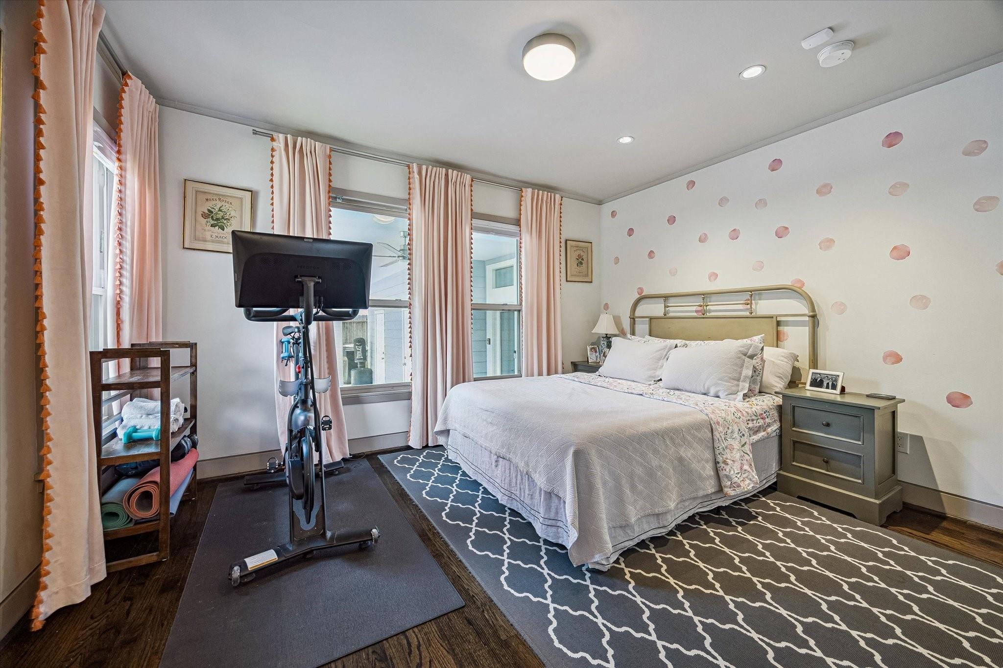230 E 25th Street